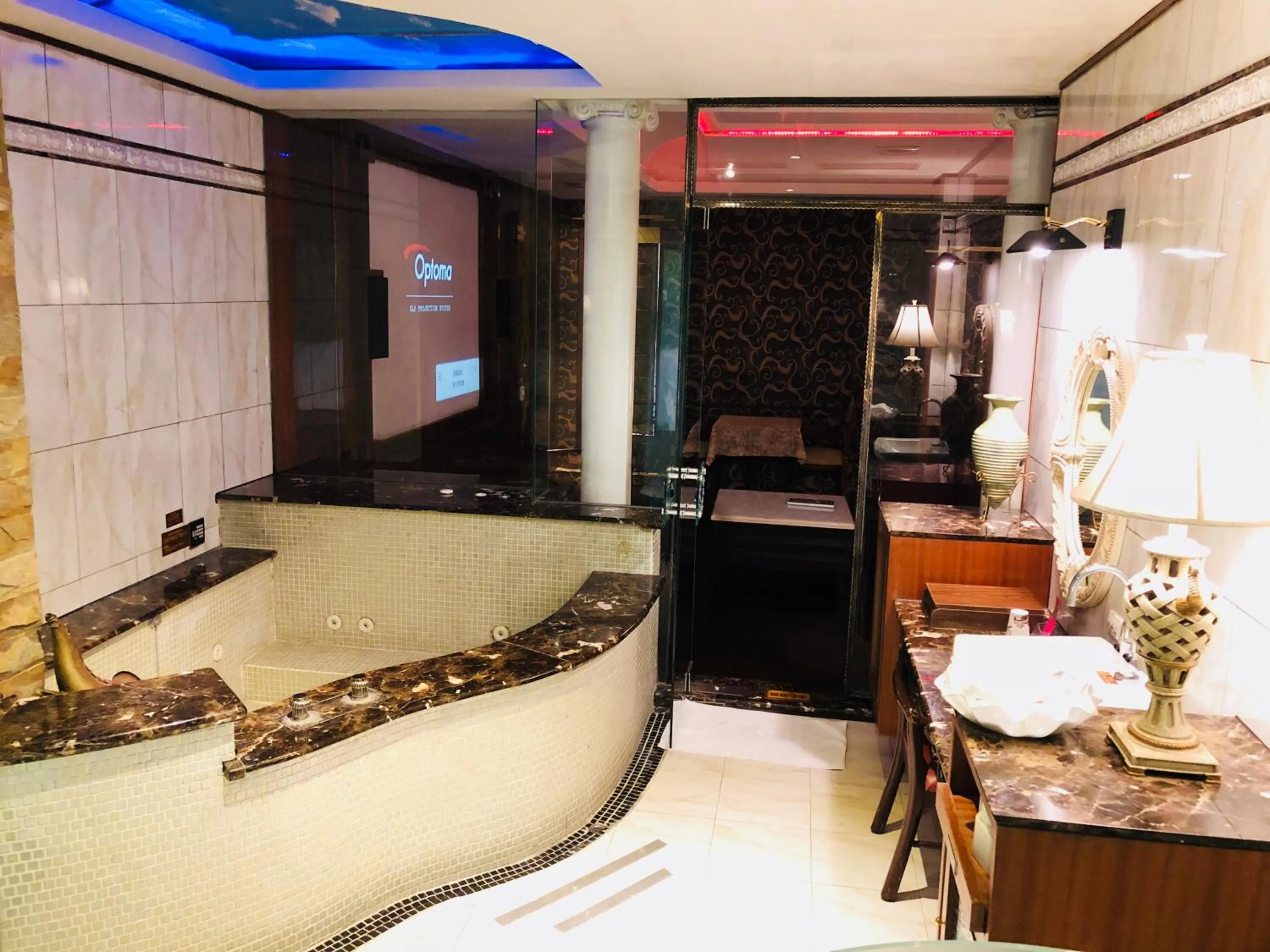 Hot Tub, Bed in Hakodate Motel