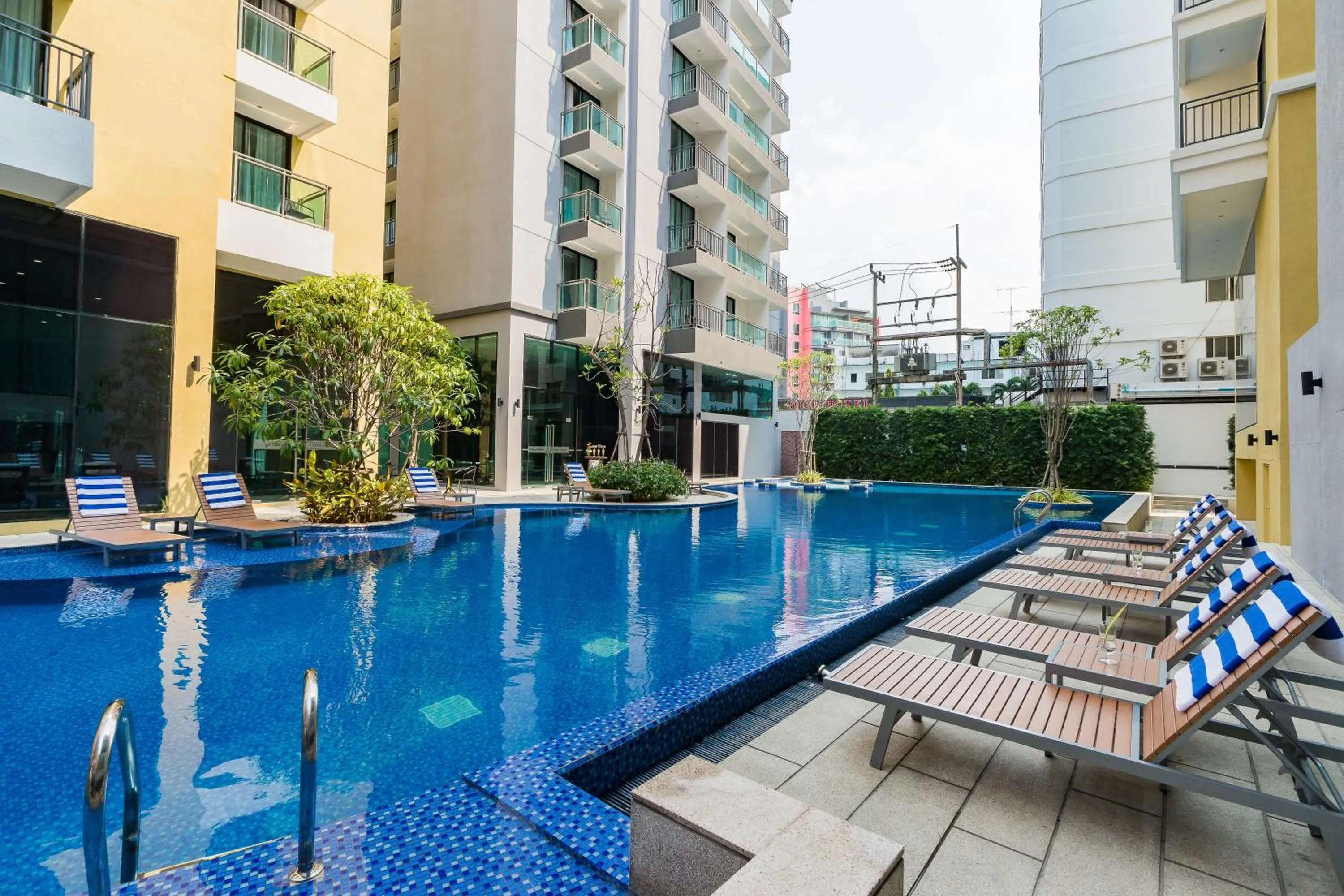 Swimming pool in Citrus Grande Hotel Pattaya by Compass Hospitality