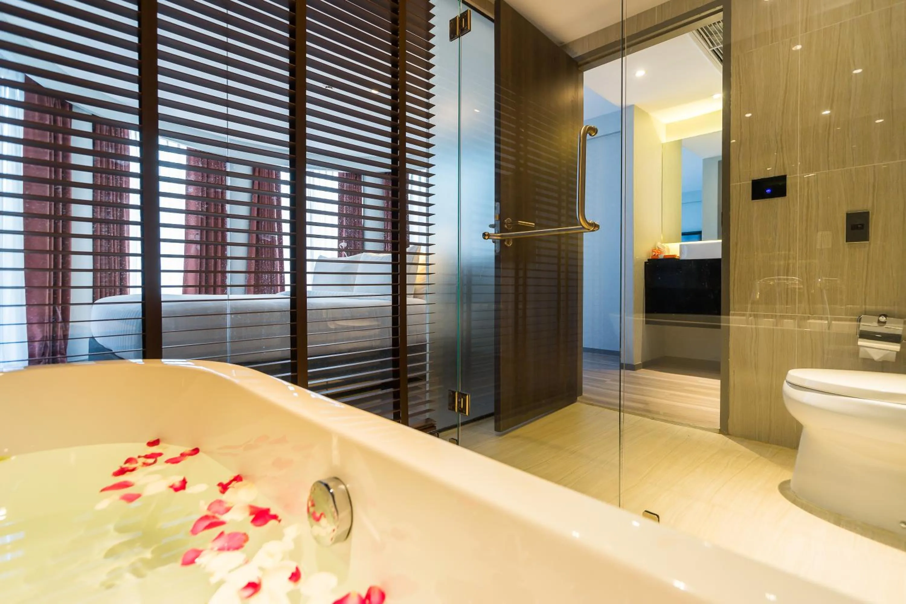 Toilet in Citrus Grande Hotel Pattaya by Compass Hospitality