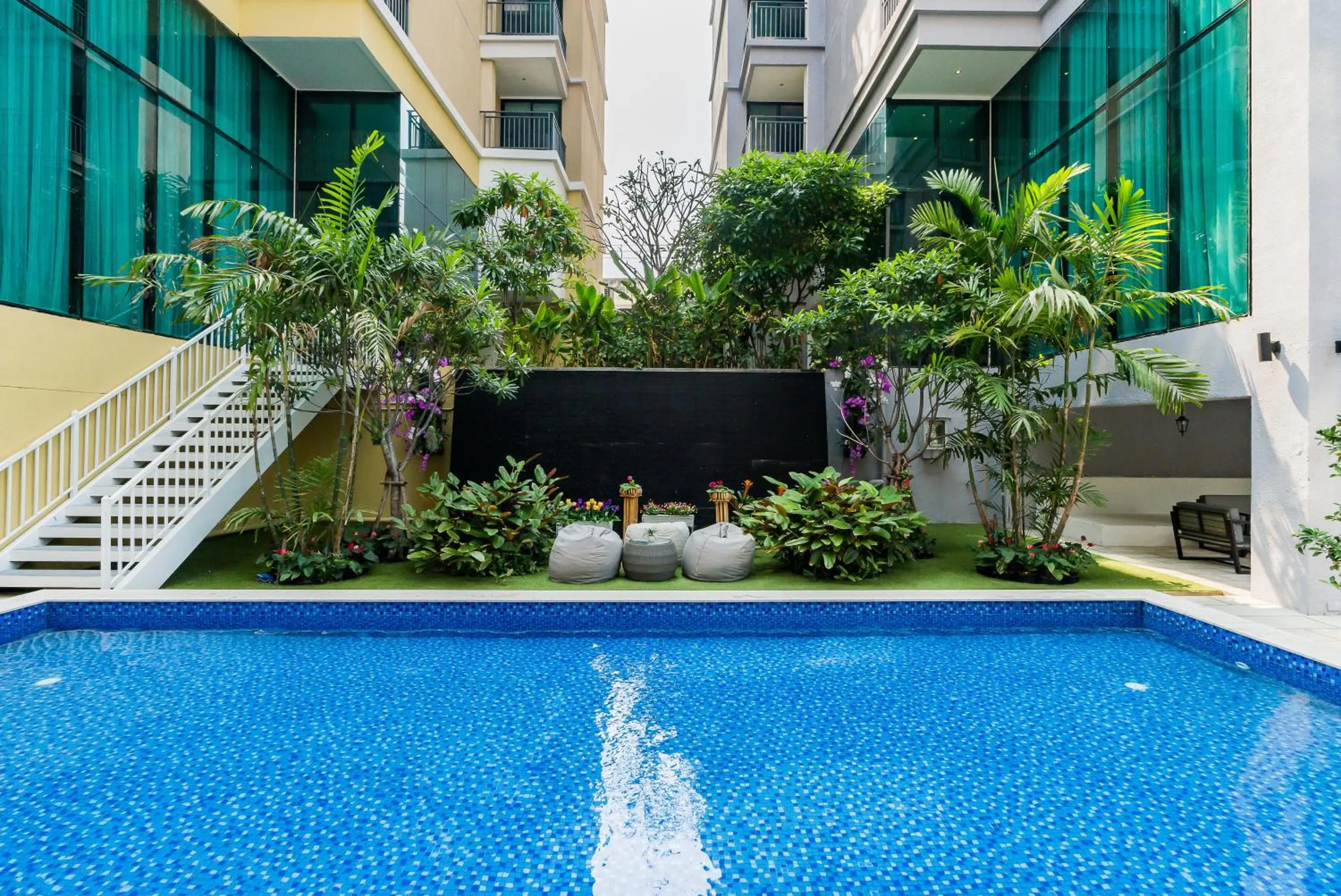 Swimming pool in Citrus Grande Hotel Pattaya by Compass Hospitality