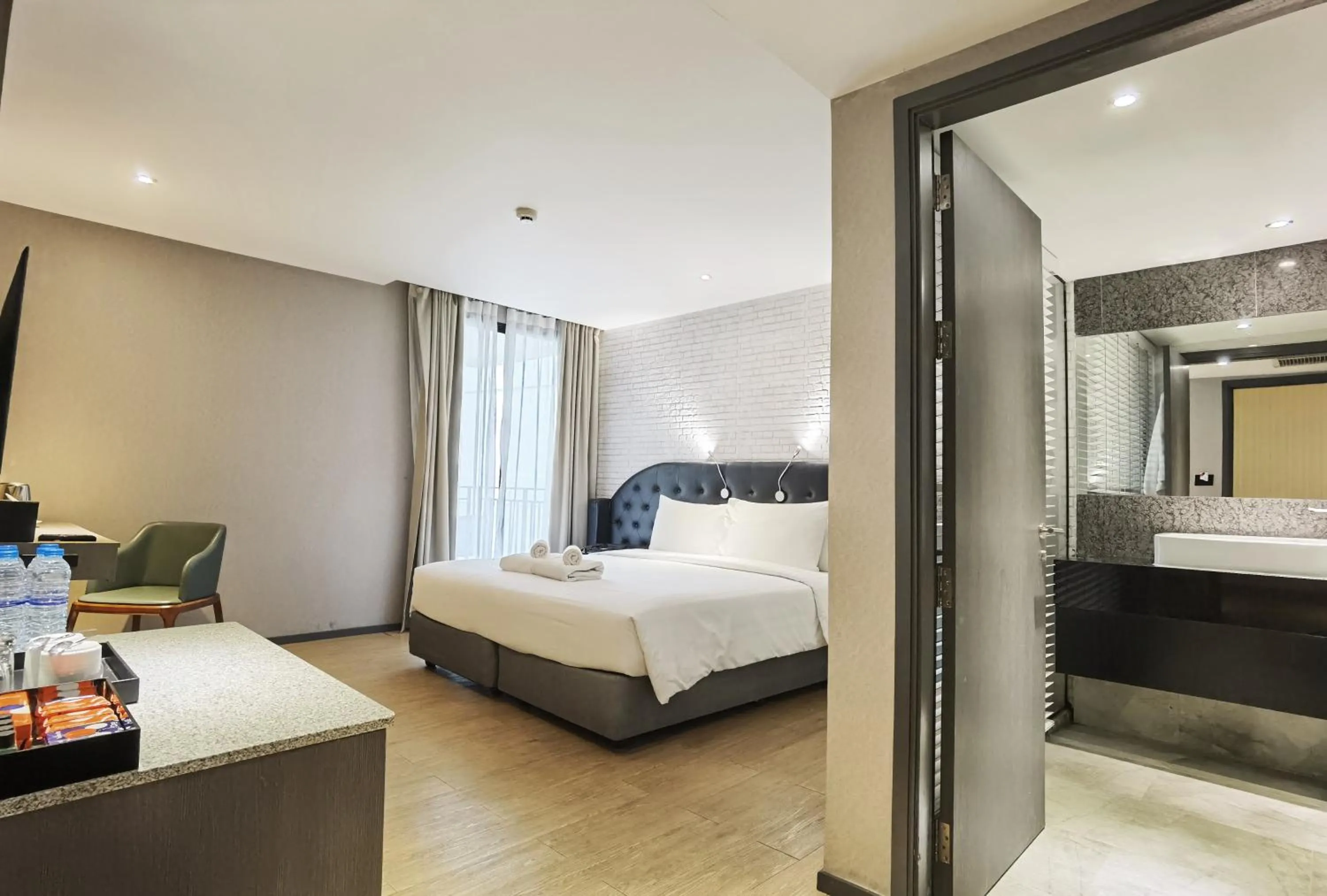 Photo of the whole room, Bed in Citrus Grande Hotel Pattaya by Compass Hospitality