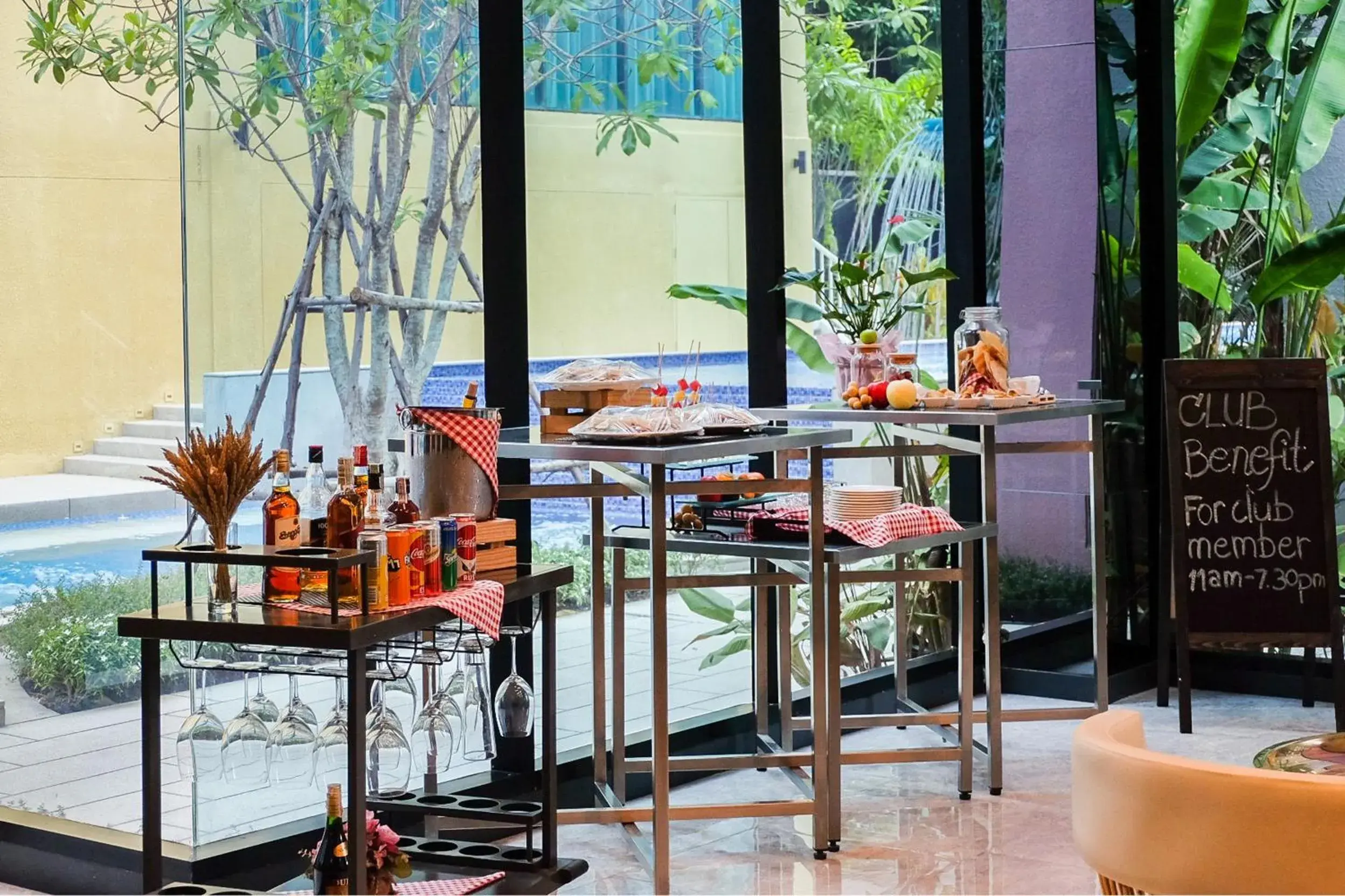 Lounge or bar in Citrus Grande Hotel Pattaya by Compass Hospitality Lounge or bar in Citrus Grande Hotel Pattaya by Compass Hospitality