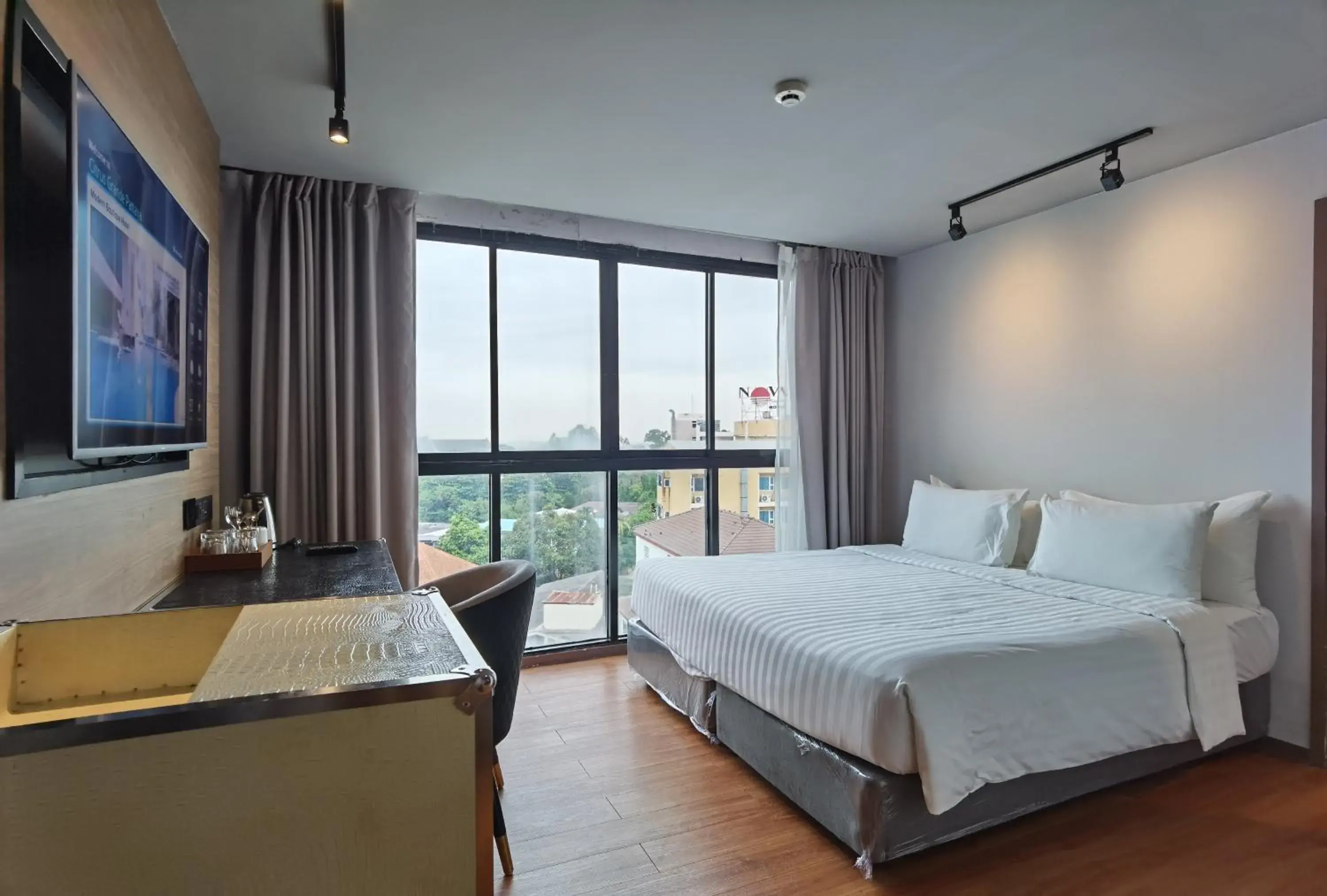 View (from property/room), Bed in Citrus Grande Hotel Pattaya by Compass Hospitality View (from property/room), Bed in Citrus Grande Hotel Pattaya by Compass Hospitality