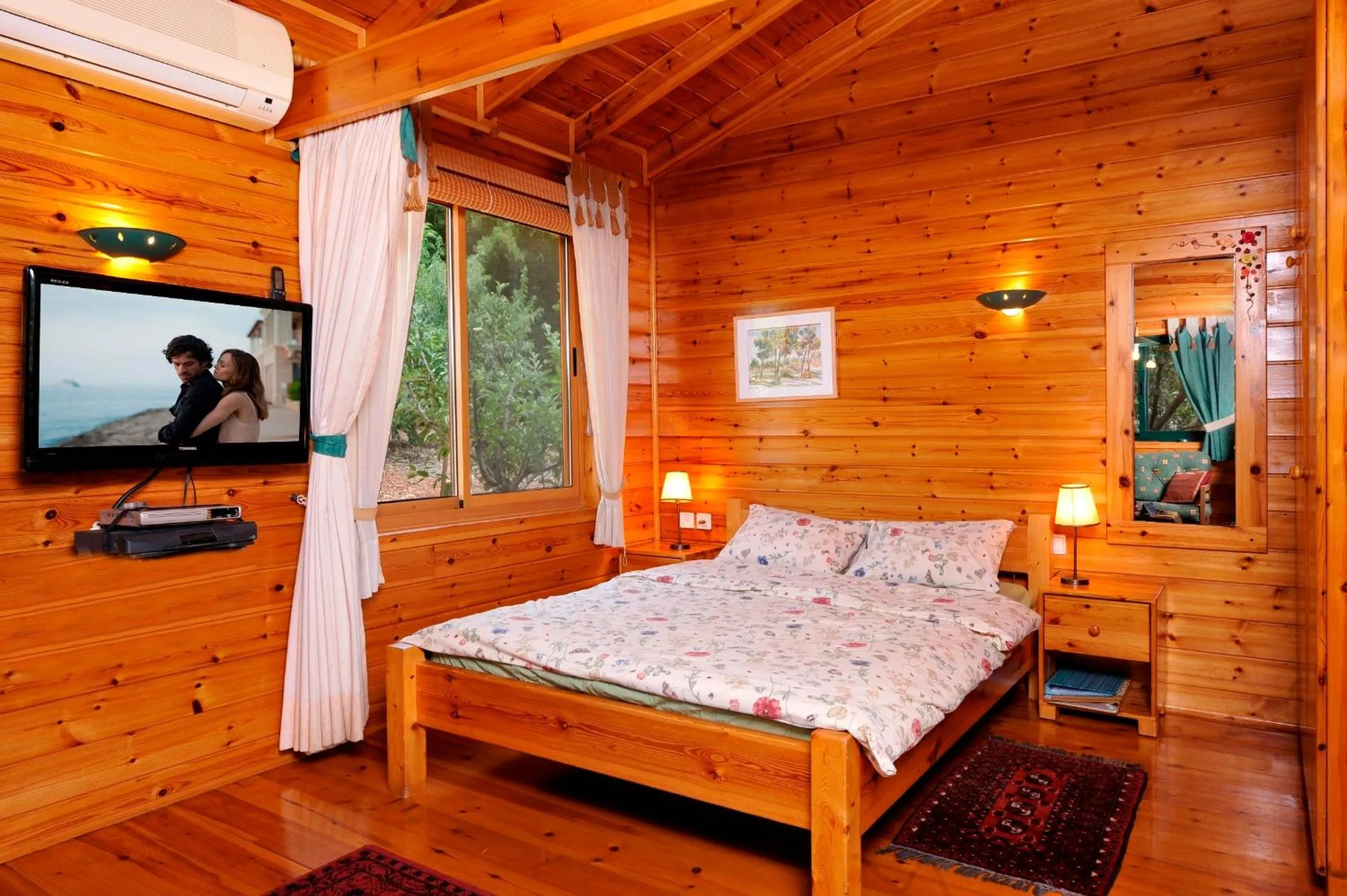 Photo of the whole room, Bed in Eretz Hagalil - Land of Galilee