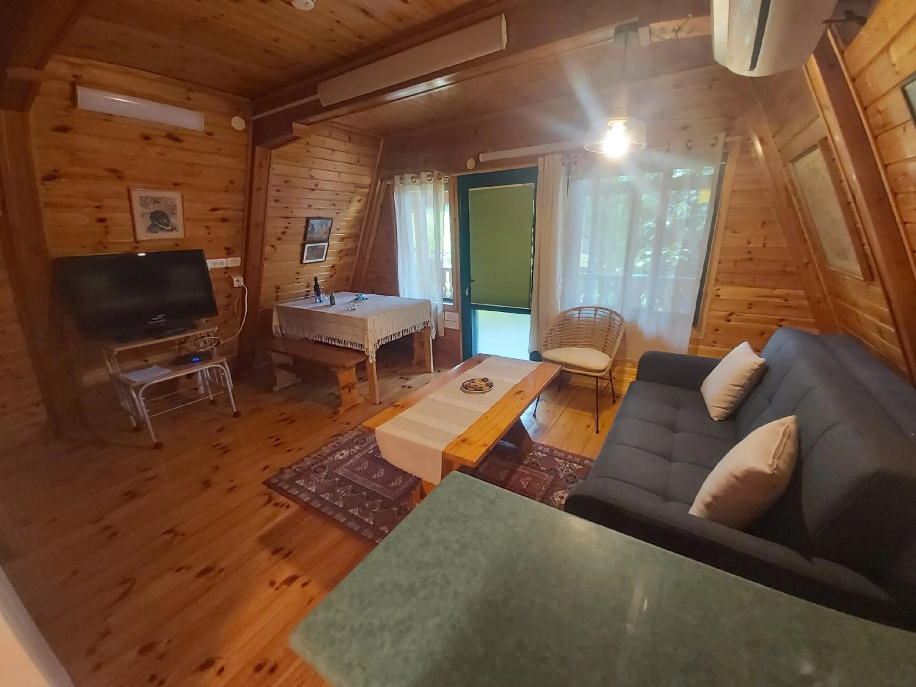 TV and multimedia, Bed in Eretz Hagalil - Land of Galilee