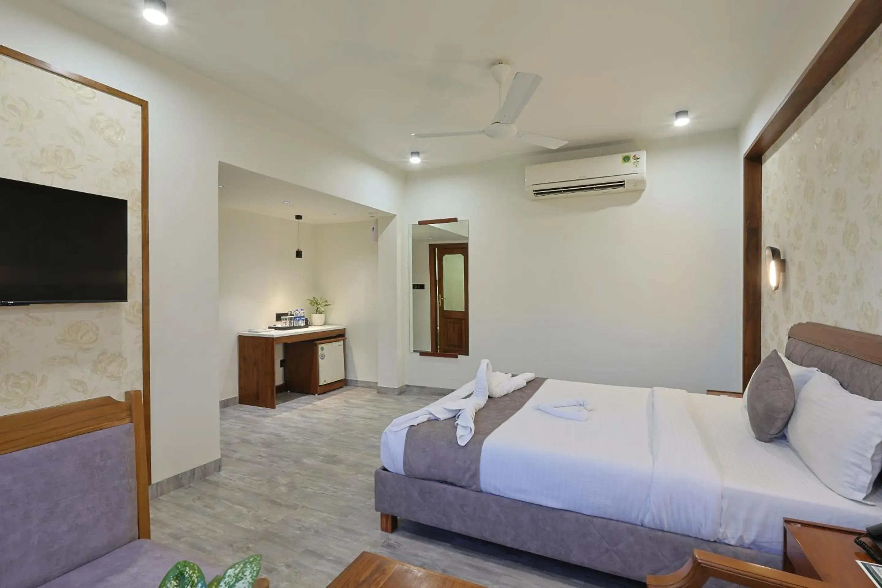 TV and multimedia, Bed in Hotel Apex TV and multimedia, Bed in Hotel Apex