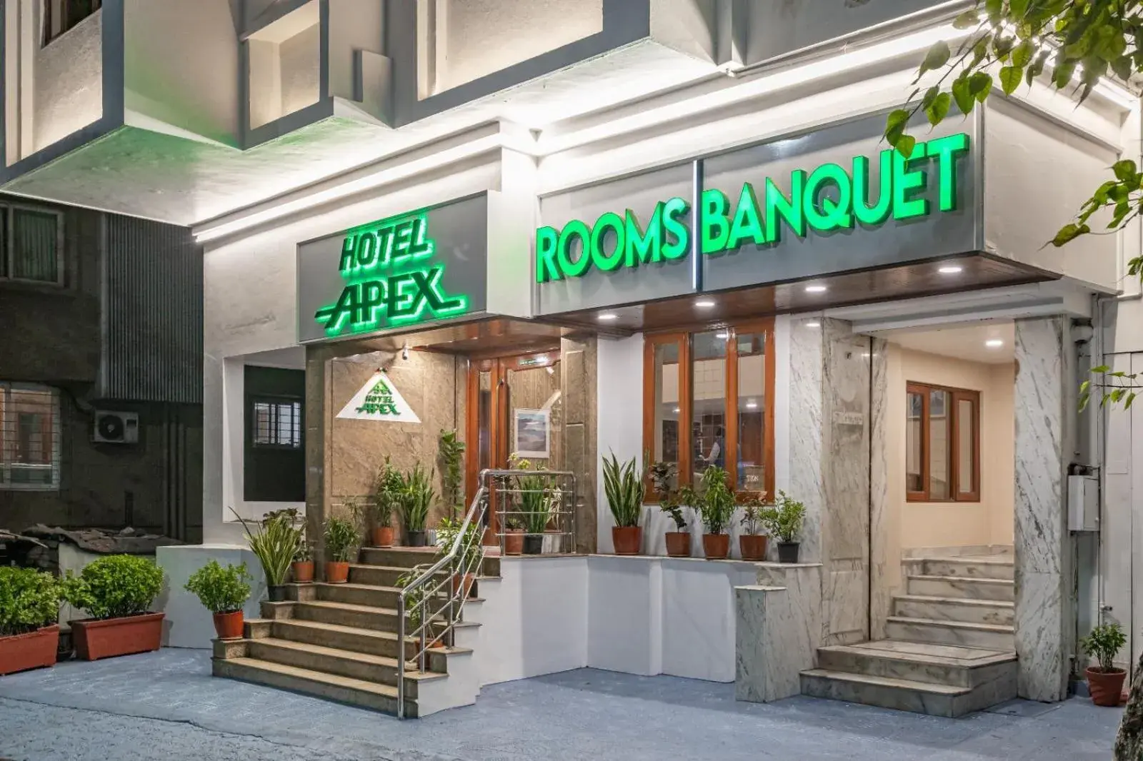 Facade/entrance in Hotel Apex Facade/entrance in Hotel Apex