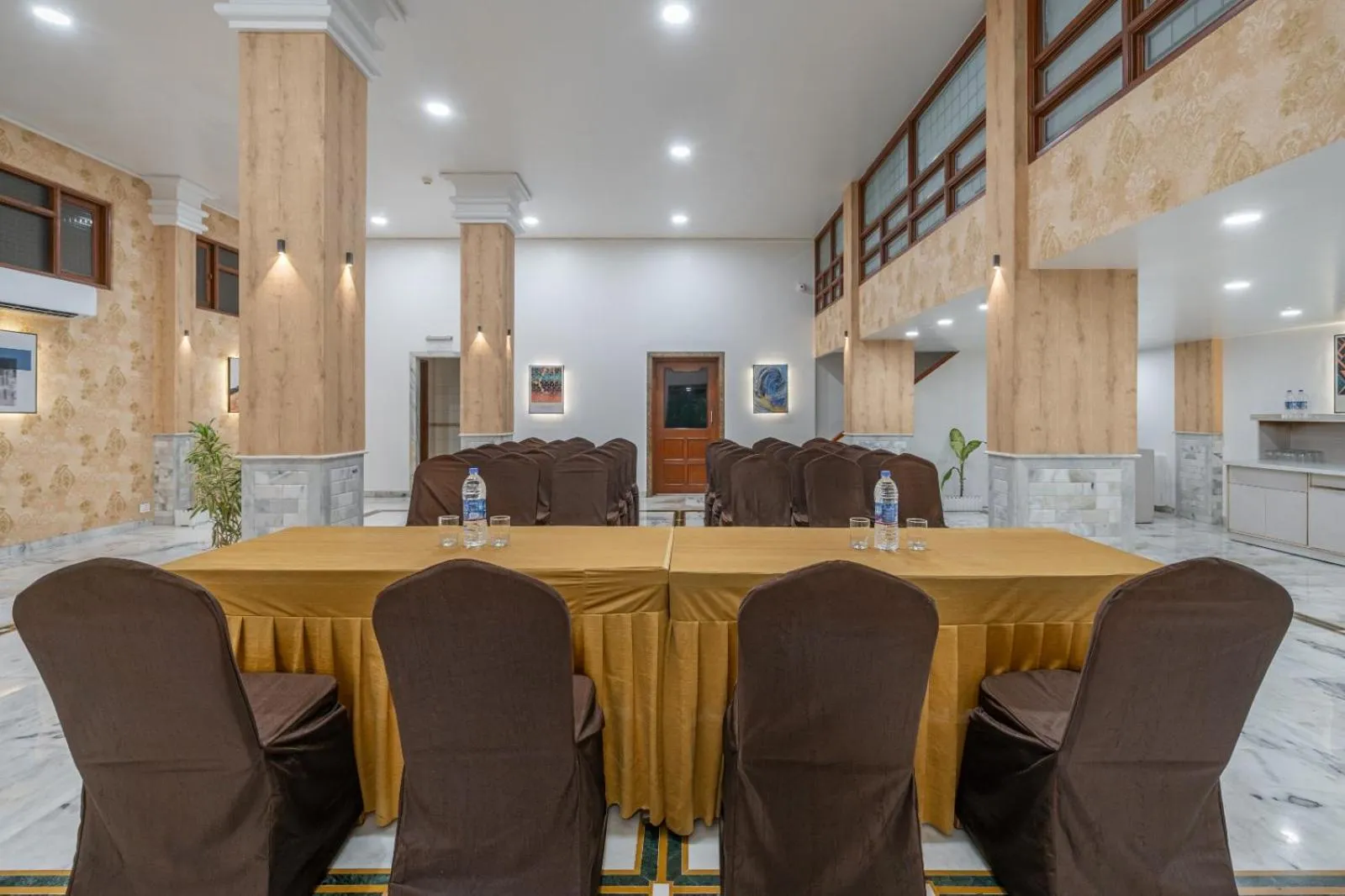 Dining area in Hotel Apex