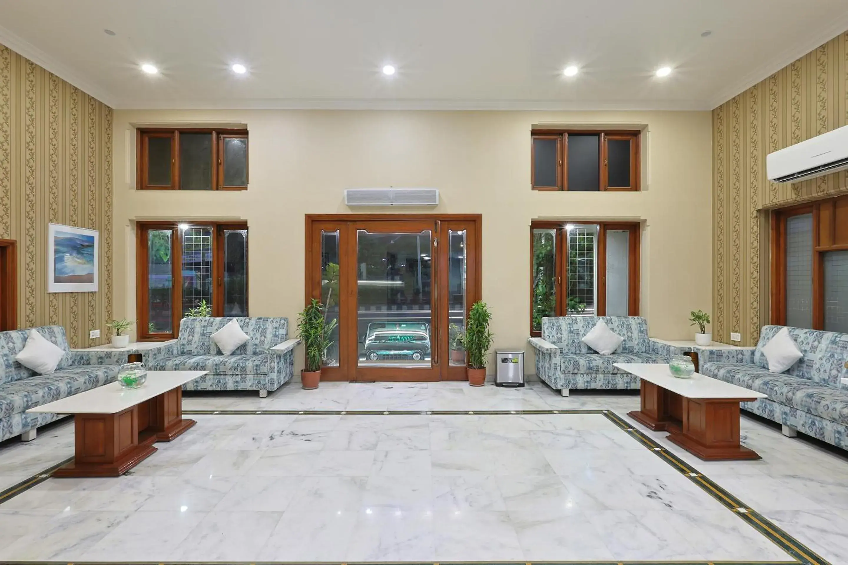 Facade/entrance in Hotel Apex Facade/entrance in Hotel Apex