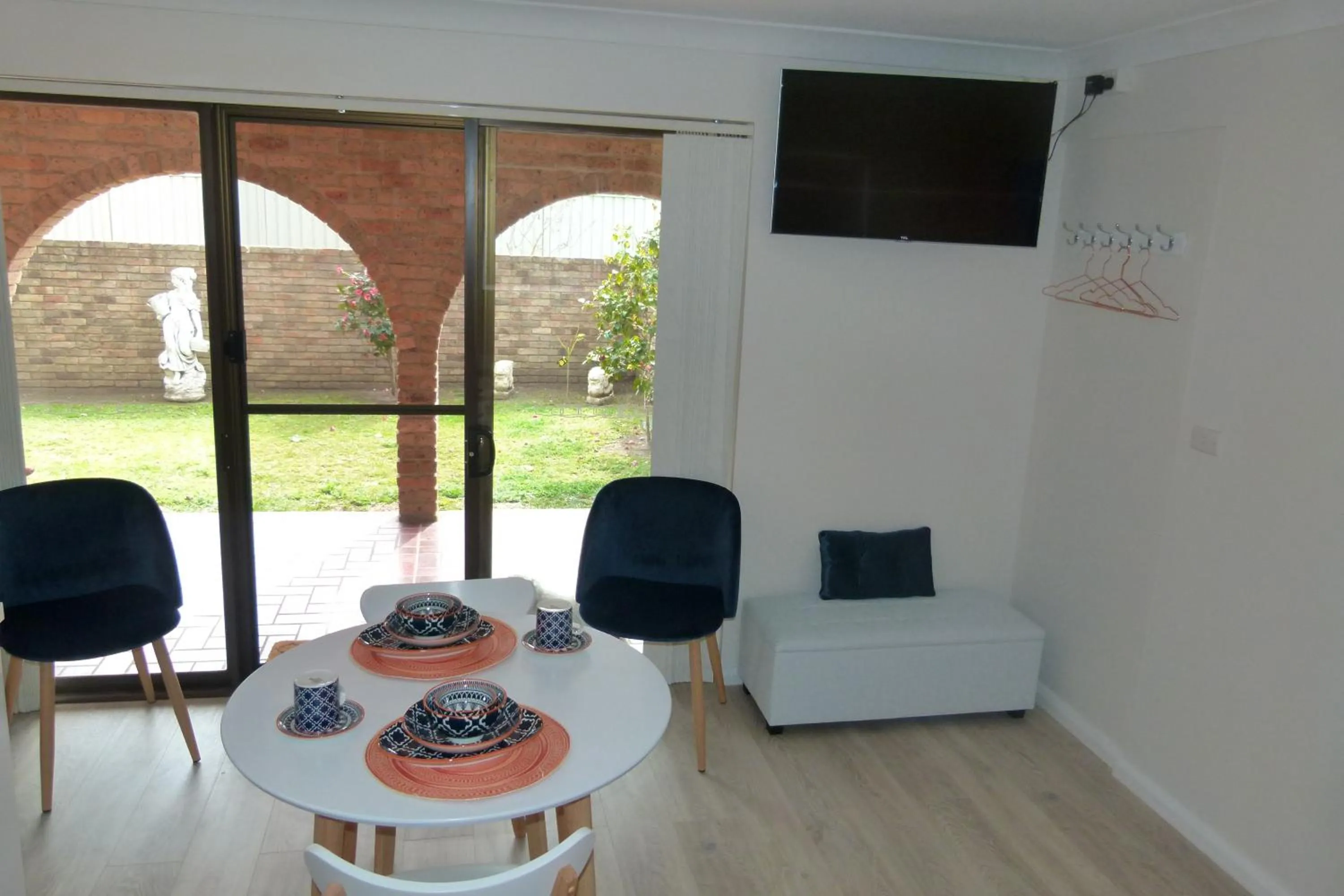 TV and multimedia in The Sanctuary at Paradise Beach B&B