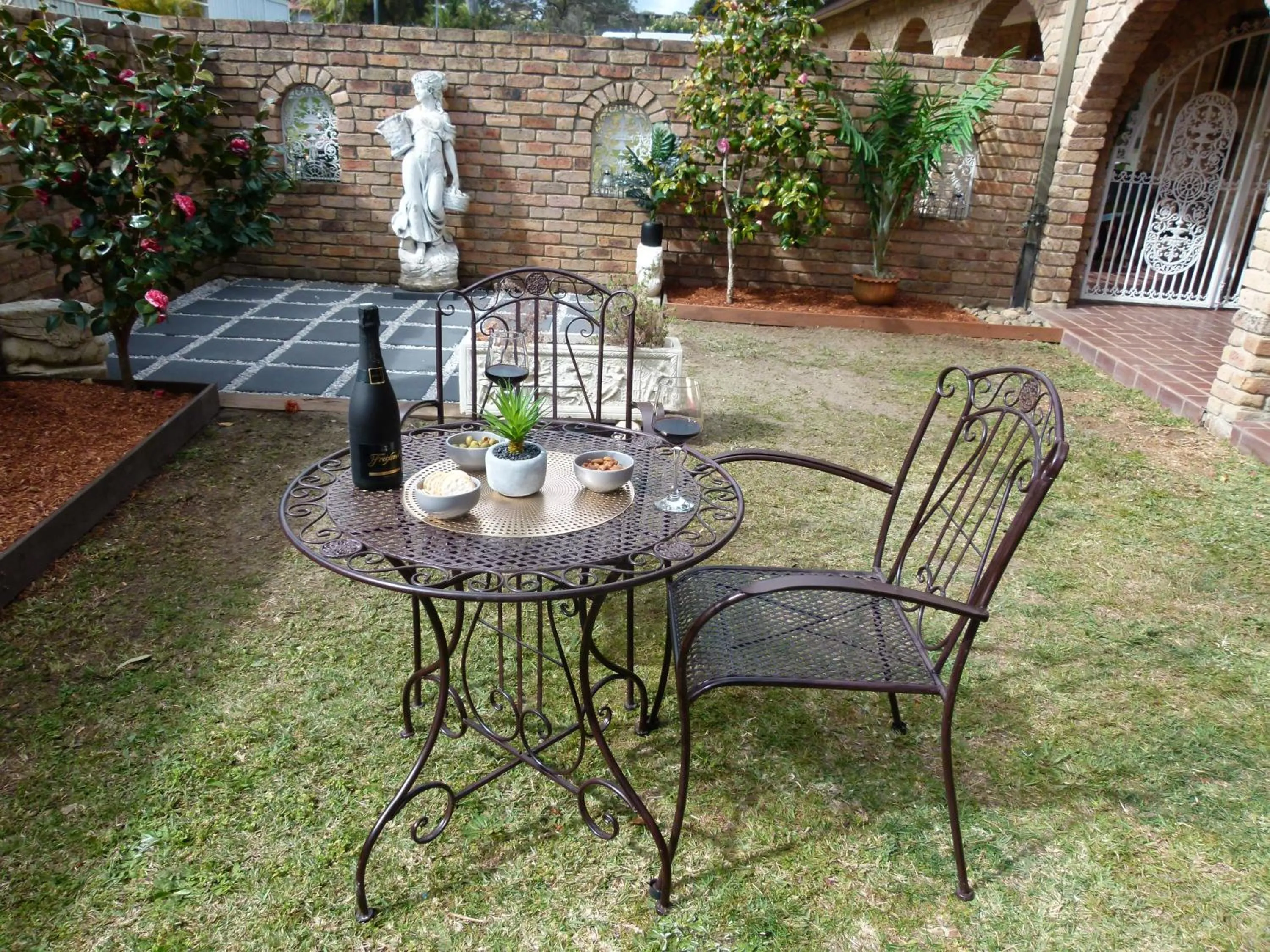 Garden in The Sanctuary at Paradise Beach B&B