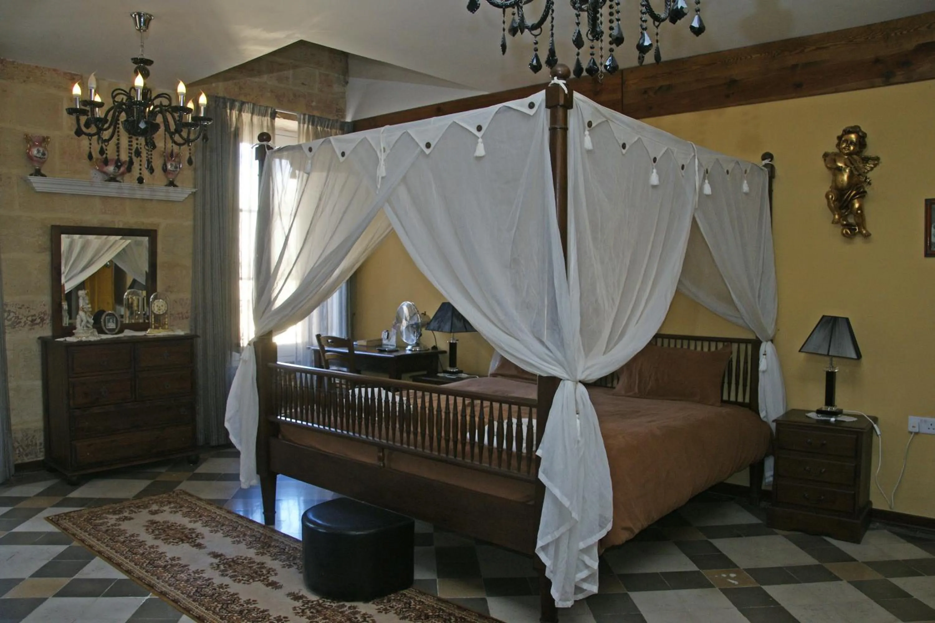 Luciano Valletta Boutique