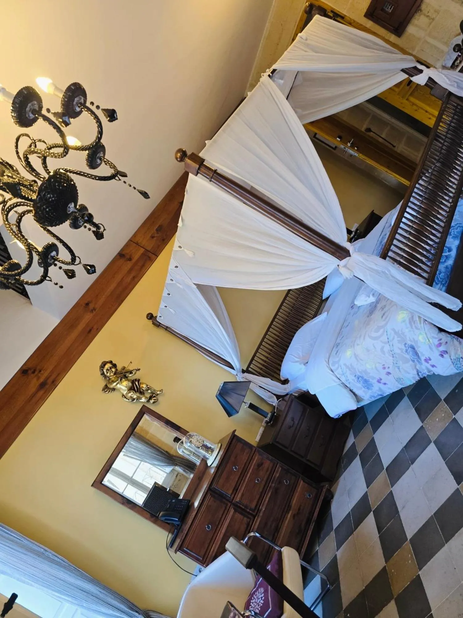 Luciano Valletta Boutique