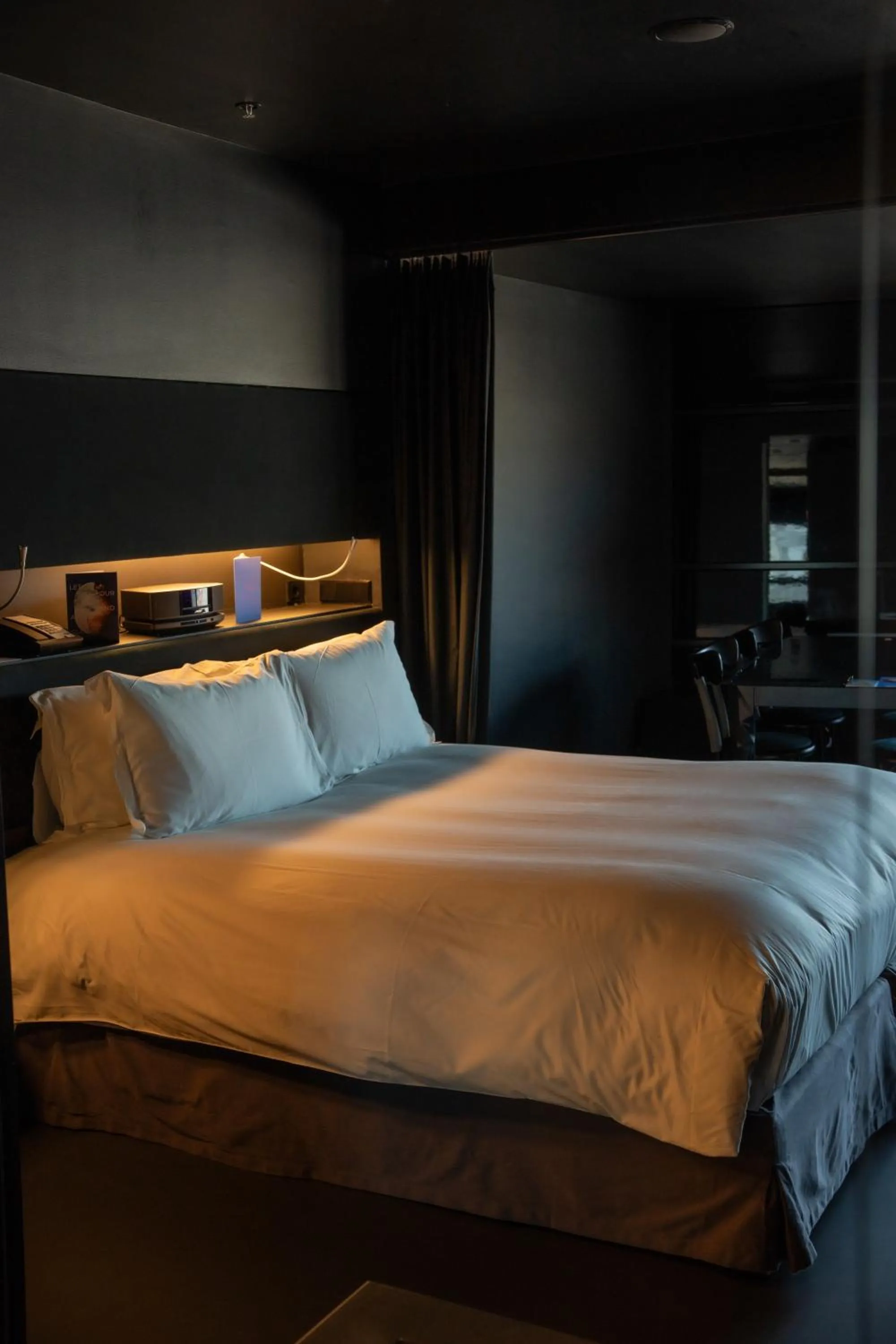 Photo of the whole room, Bed in SO/ Vienna