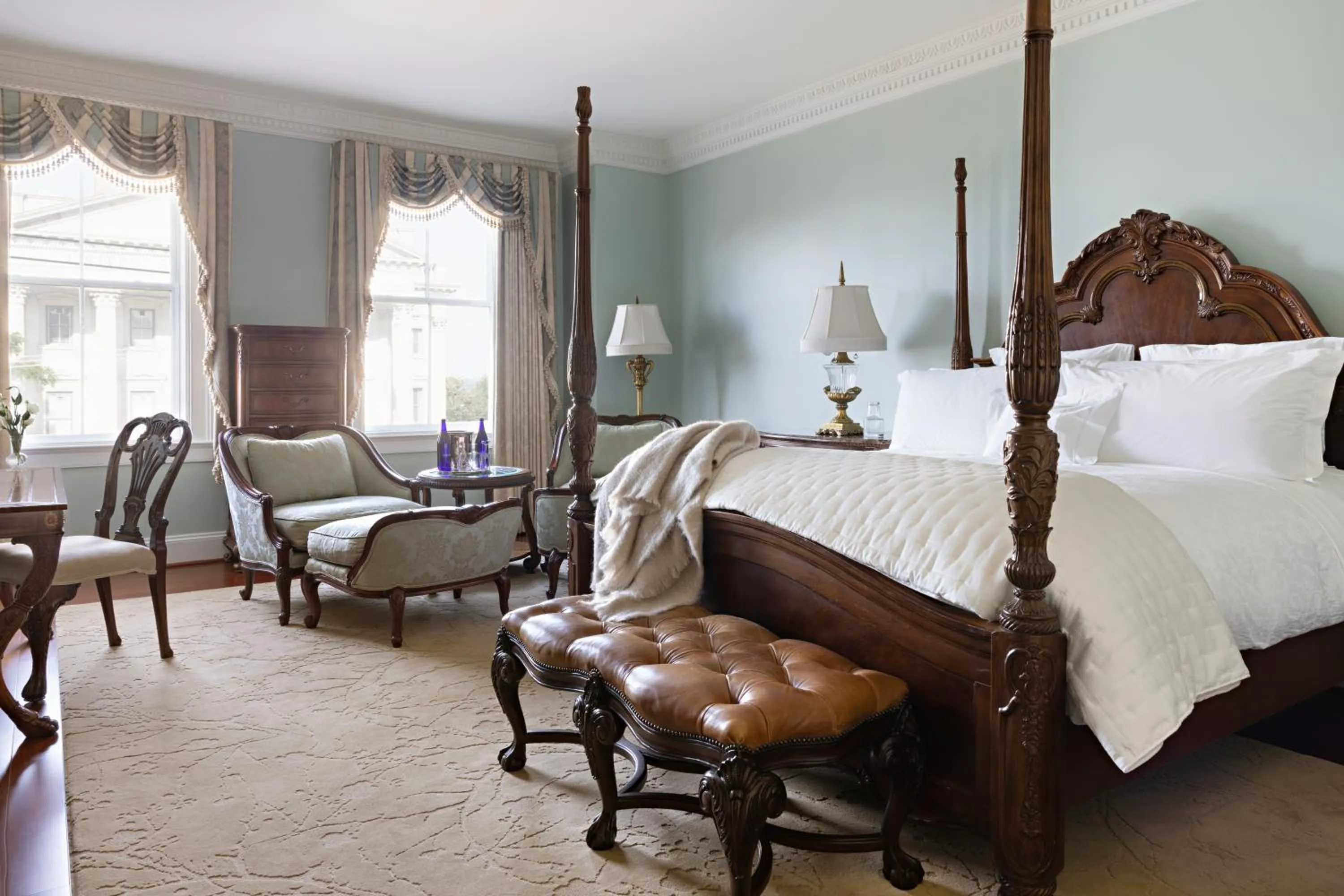 Bed in Market Pavilion Hotel