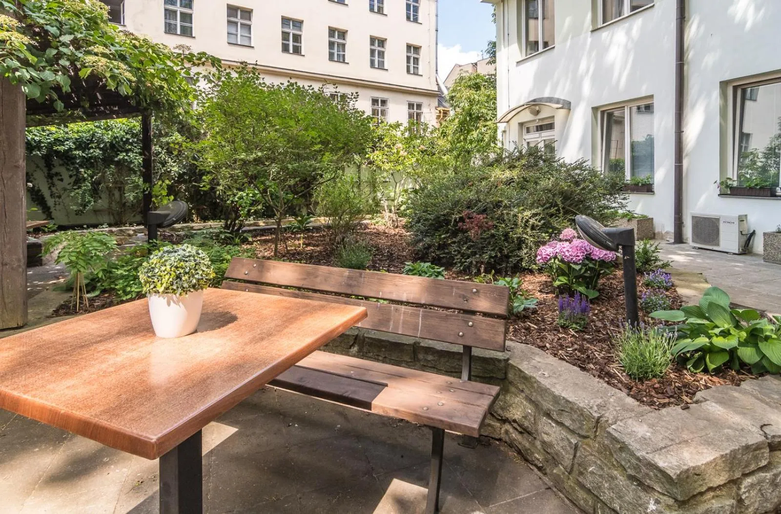 Garden in Hotel Museum