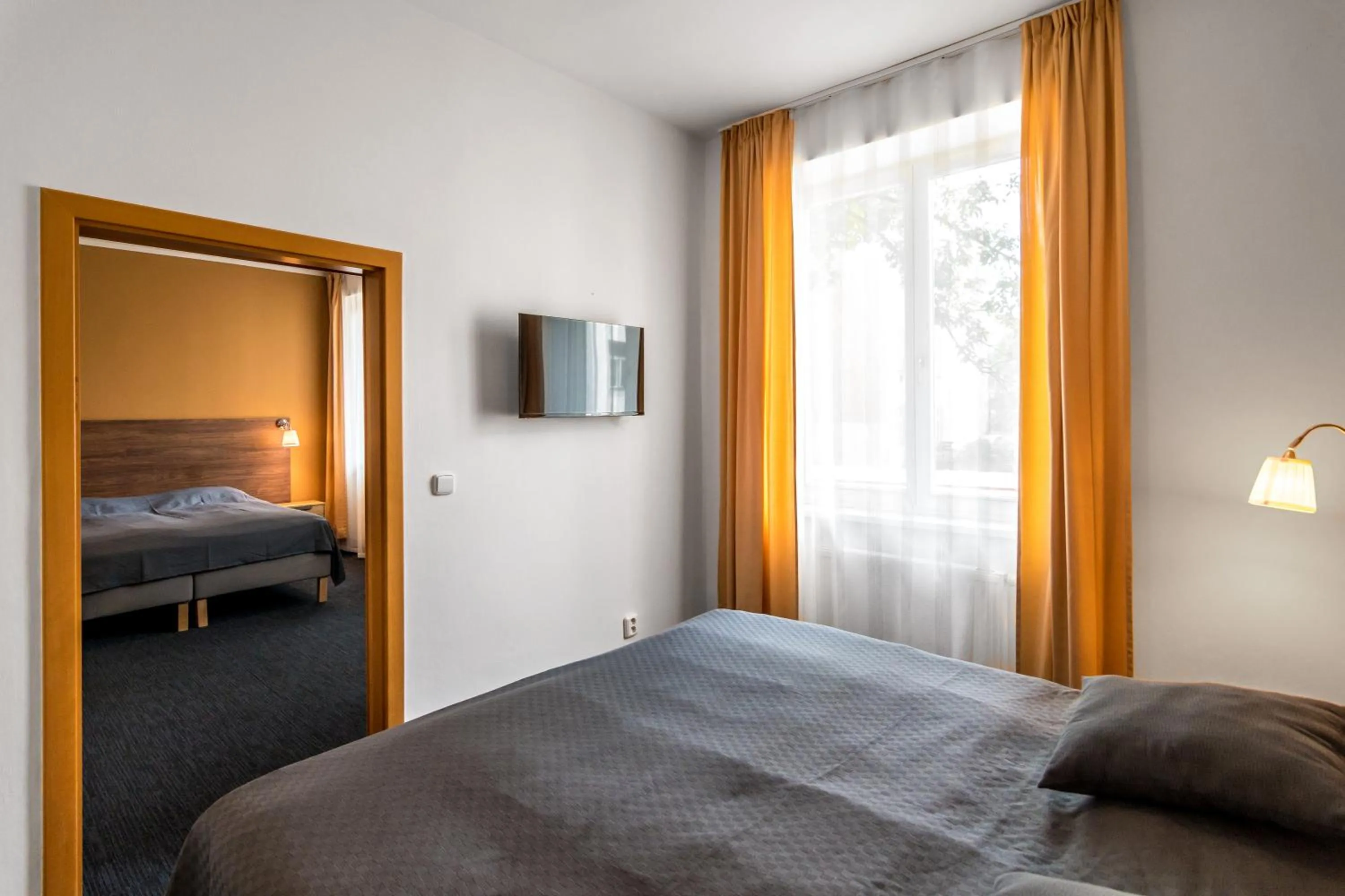 Photo of the whole room, Bed in Hotel Museum