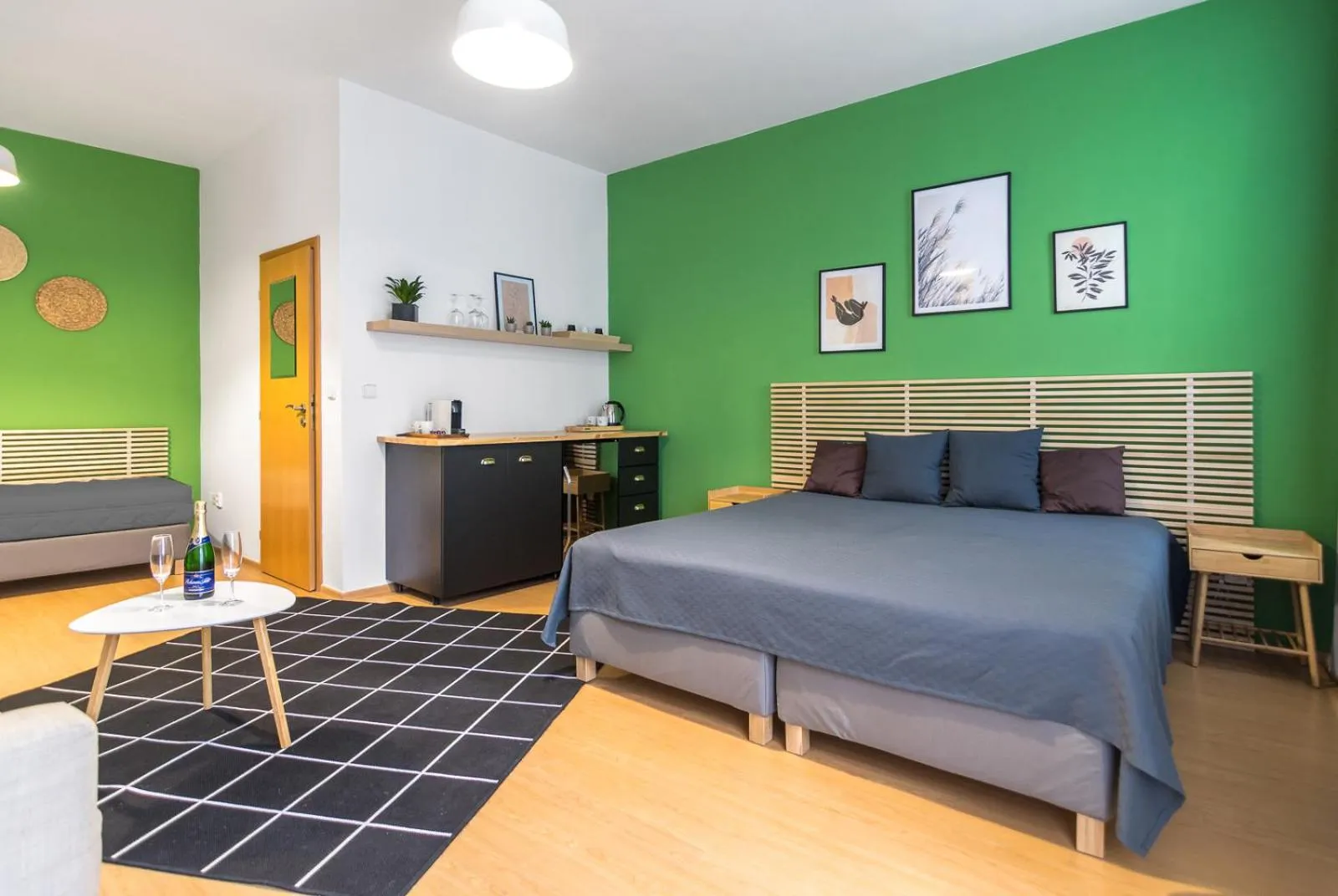 Photo of the whole room, Bed in Hotel Museum