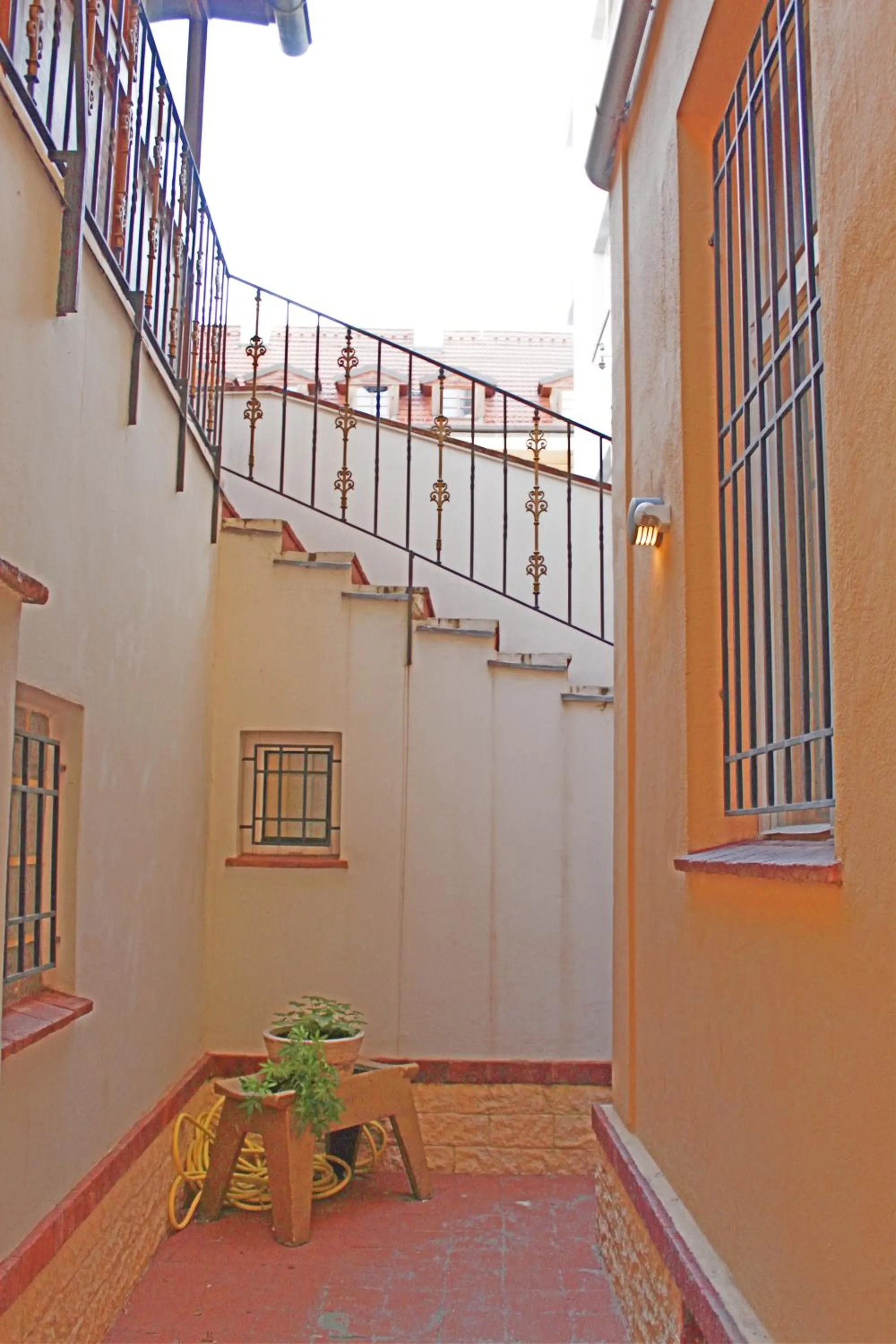 Facade/entrance in Casa Italia Prague