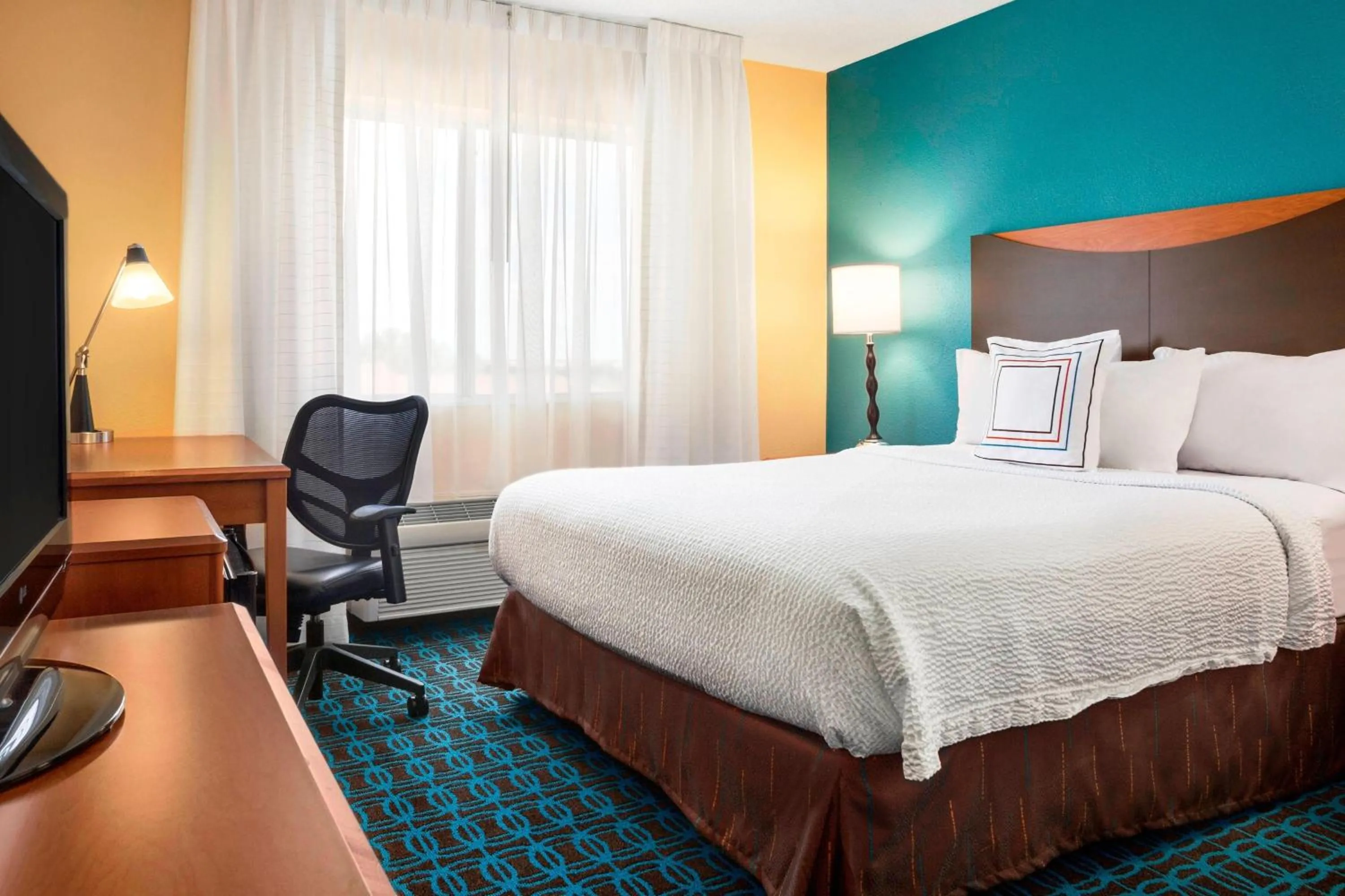 Photo of the whole room, Bed in Fairfield Inn & Suites Minneapolis-St. Paul Airport