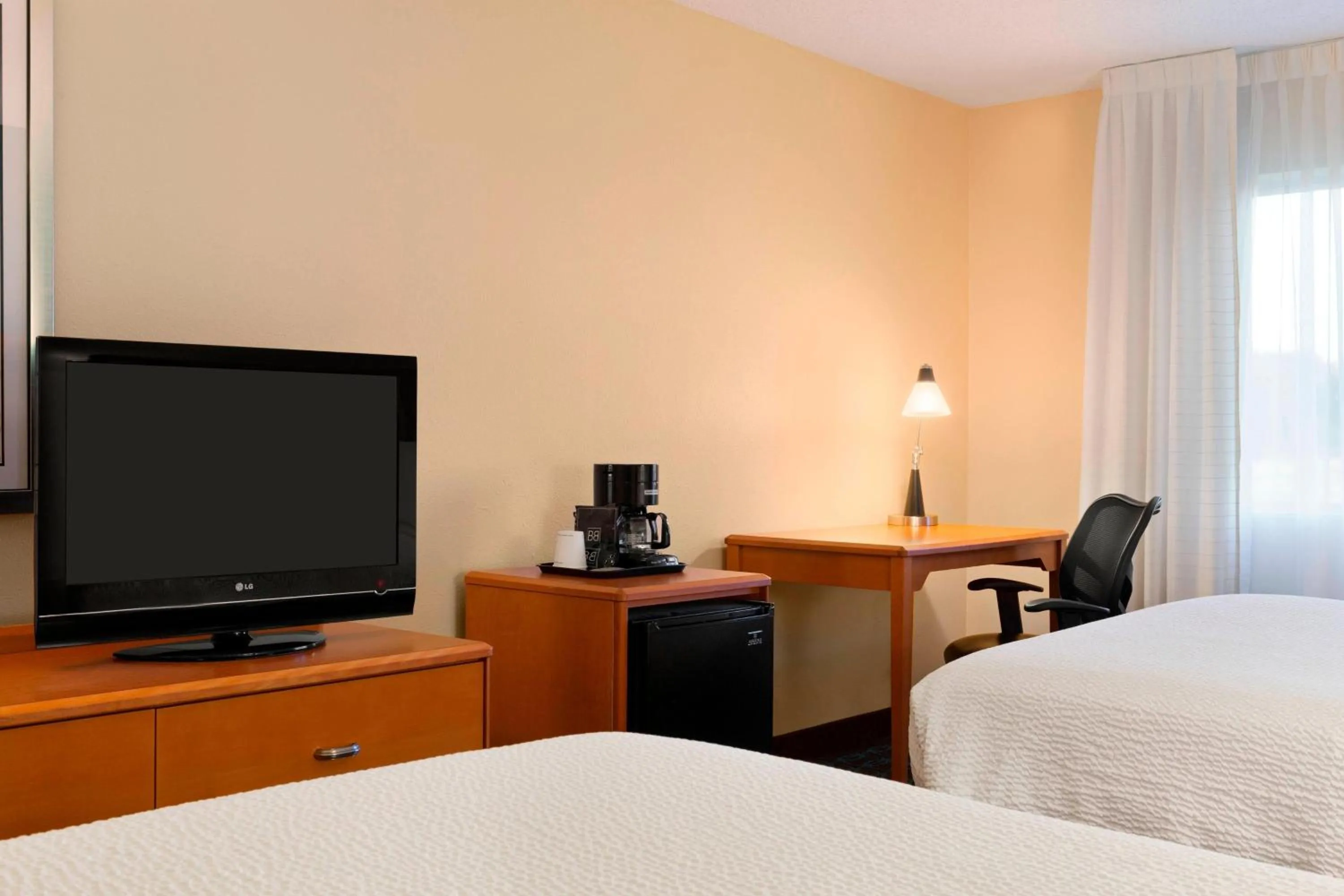Photo of the whole room, Bed in Fairfield Inn & Suites Minneapolis-St. Paul Airport