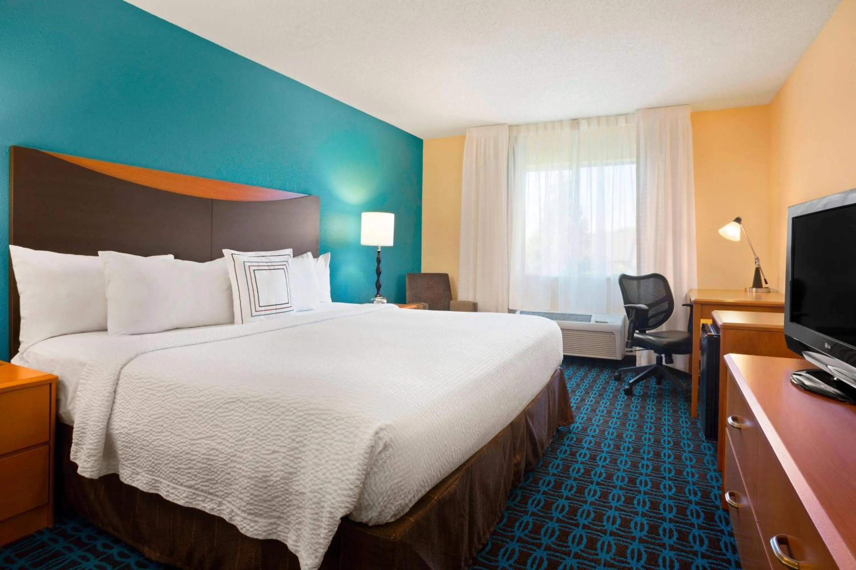 Photo of the whole room, Bed in Fairfield Inn & Suites Minneapolis-St. Paul Airport