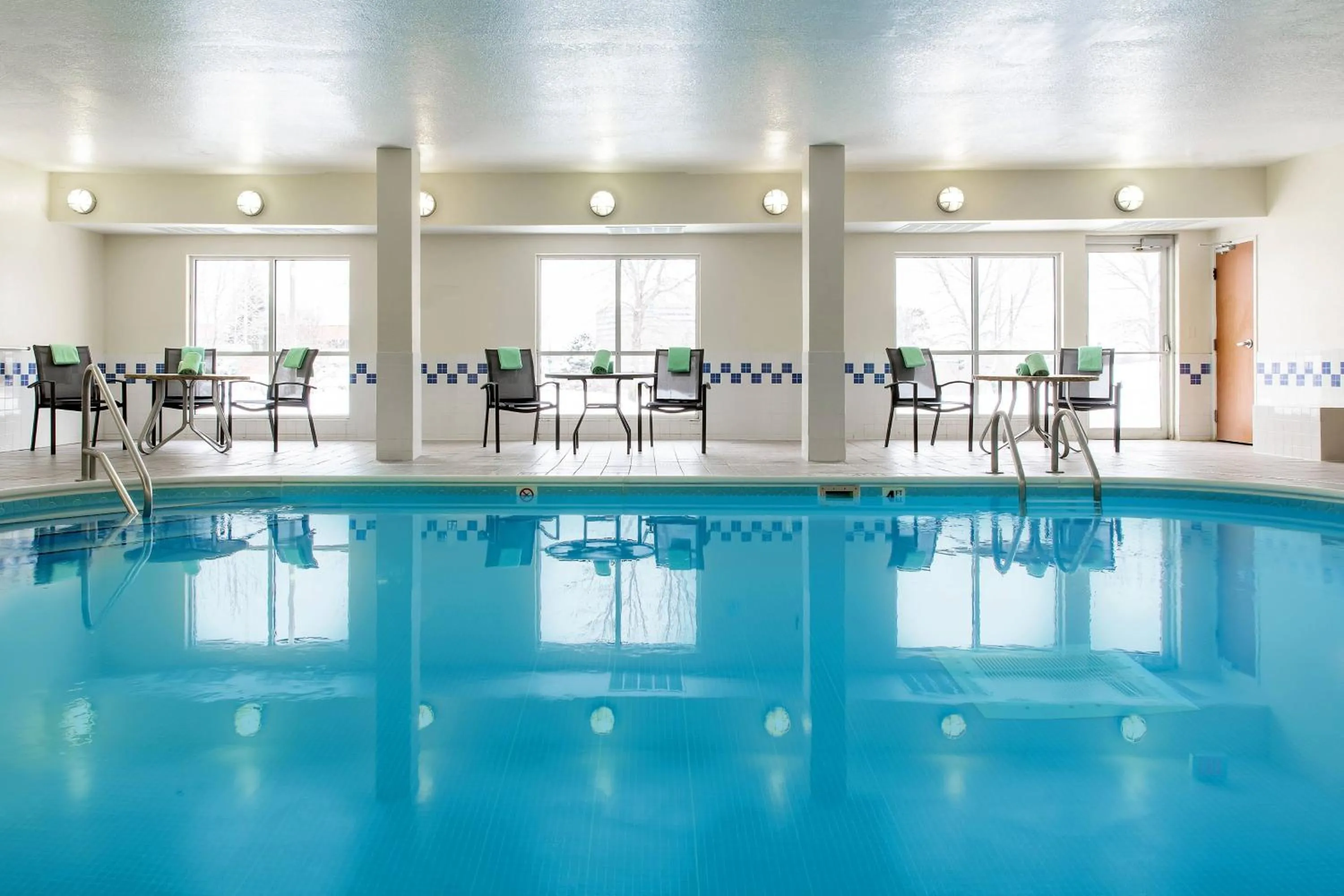 Swimming pool in Fairfield Inn & Suites Minneapolis Eden Prairie
