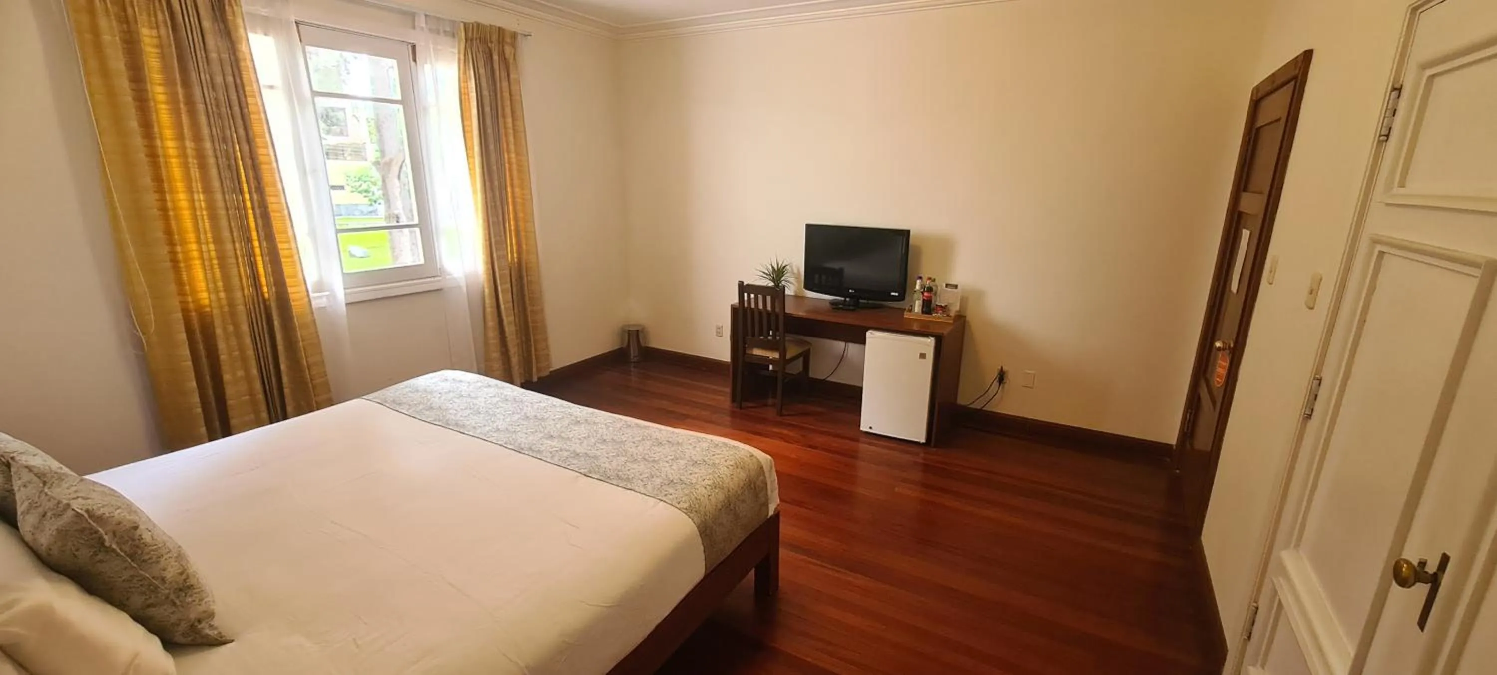 TV and multimedia, Bed in Hotel Casa Campo by Cassana