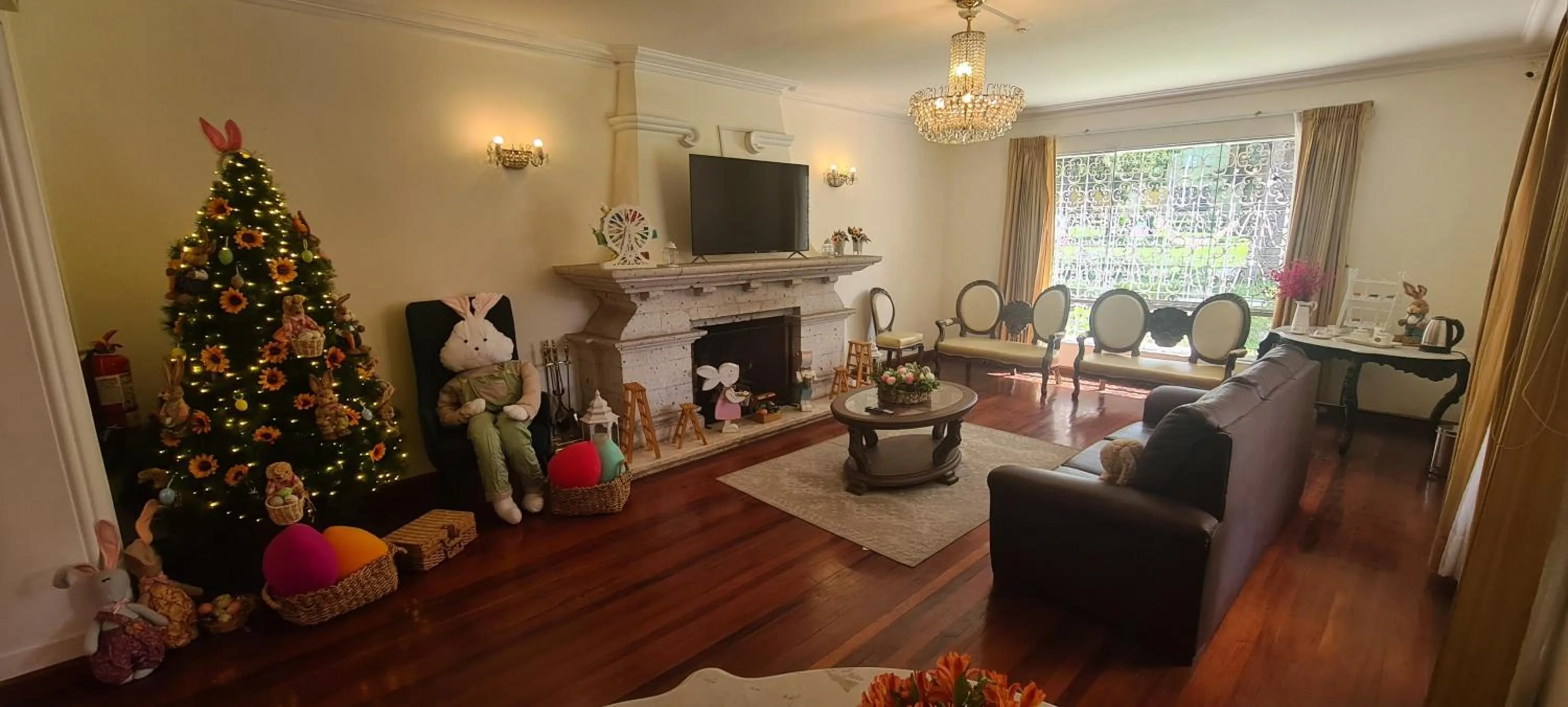 Communal lounge/ TV room in Hotel Casa Campo by Cassana