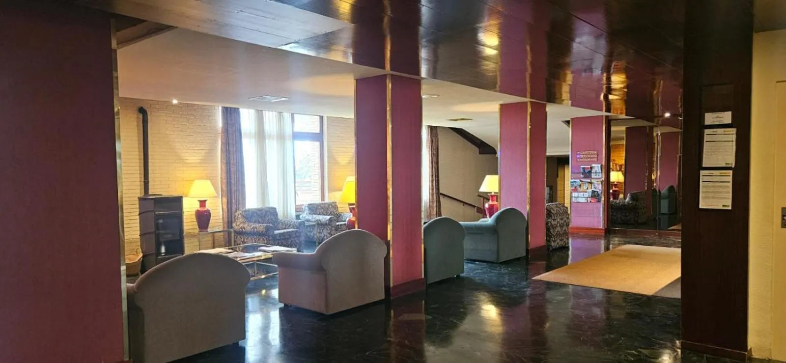 Lobby or reception in Hotel Rey Sancho Ramírez Somontano SL