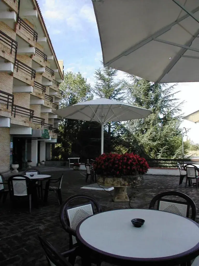 Lobby or reception in Hotel Rey Sancho Ramírez Somontano SL Lobby or reception in Hotel Rey Sancho Ramírez Somontano SL