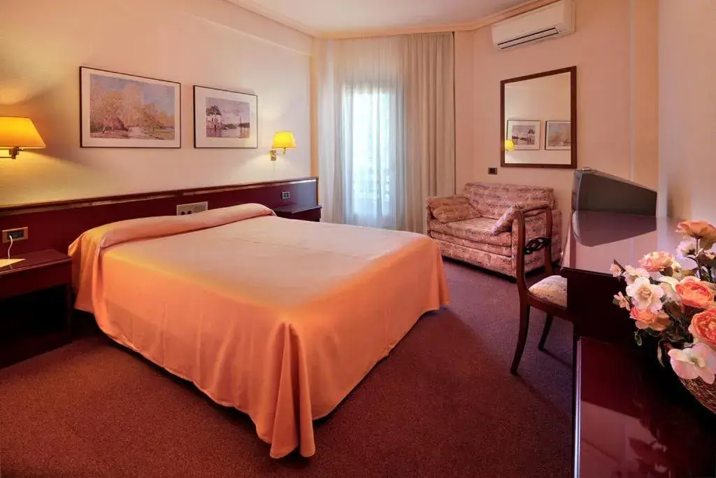 Photo of the whole room, Bed in Hotel Rey Sancho Ramírez Somontano SL Photo of the whole room, Bed in Hotel Rey Sancho Ramírez Somontano SL