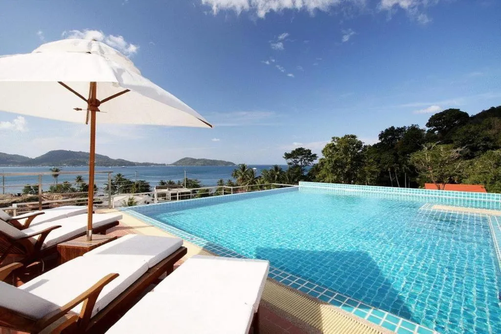 Private sea view apartment with jacuzzi at Baycliff