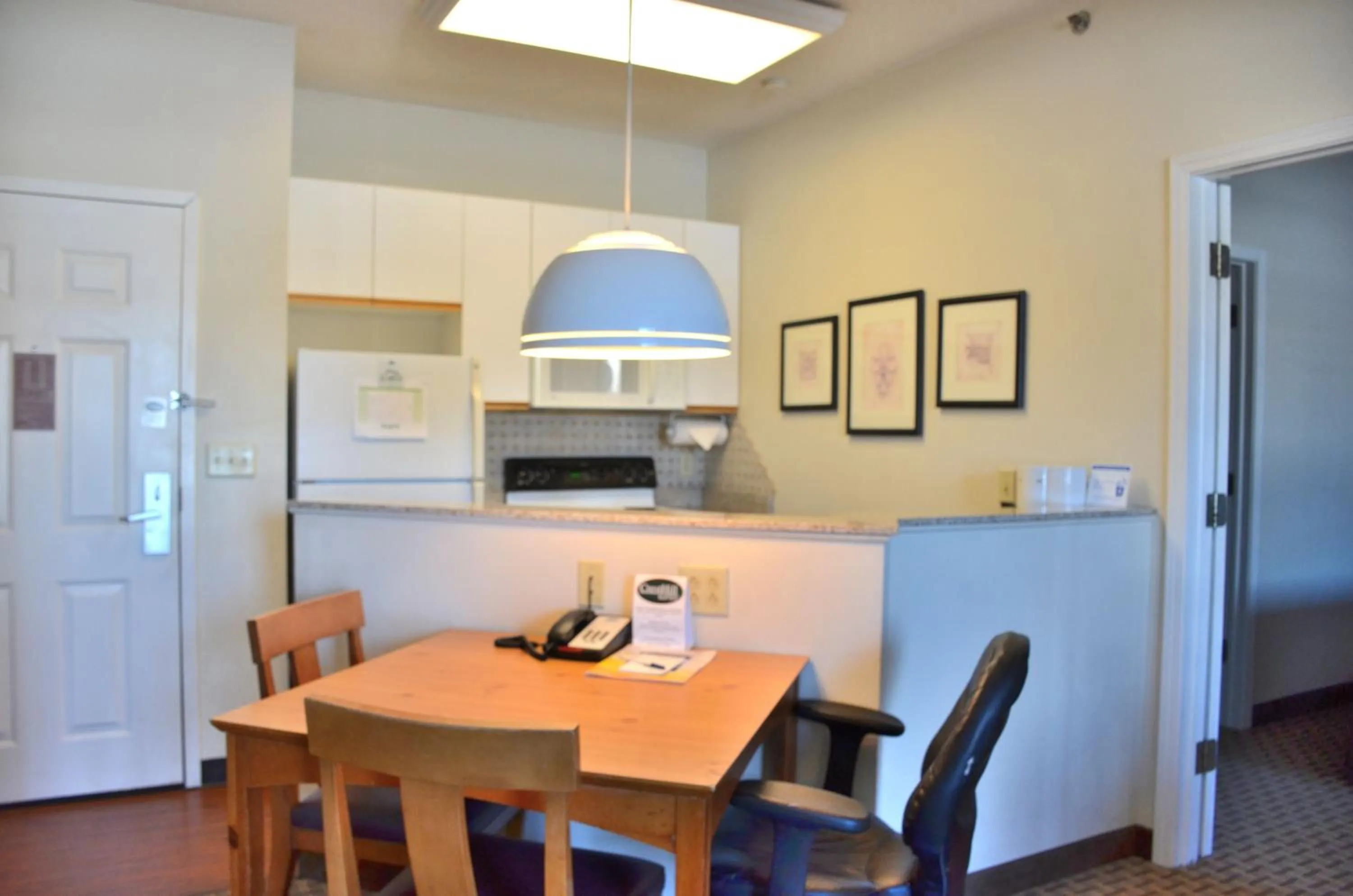 Kitchen or kitchenette in Cresthill Suites Syracuse