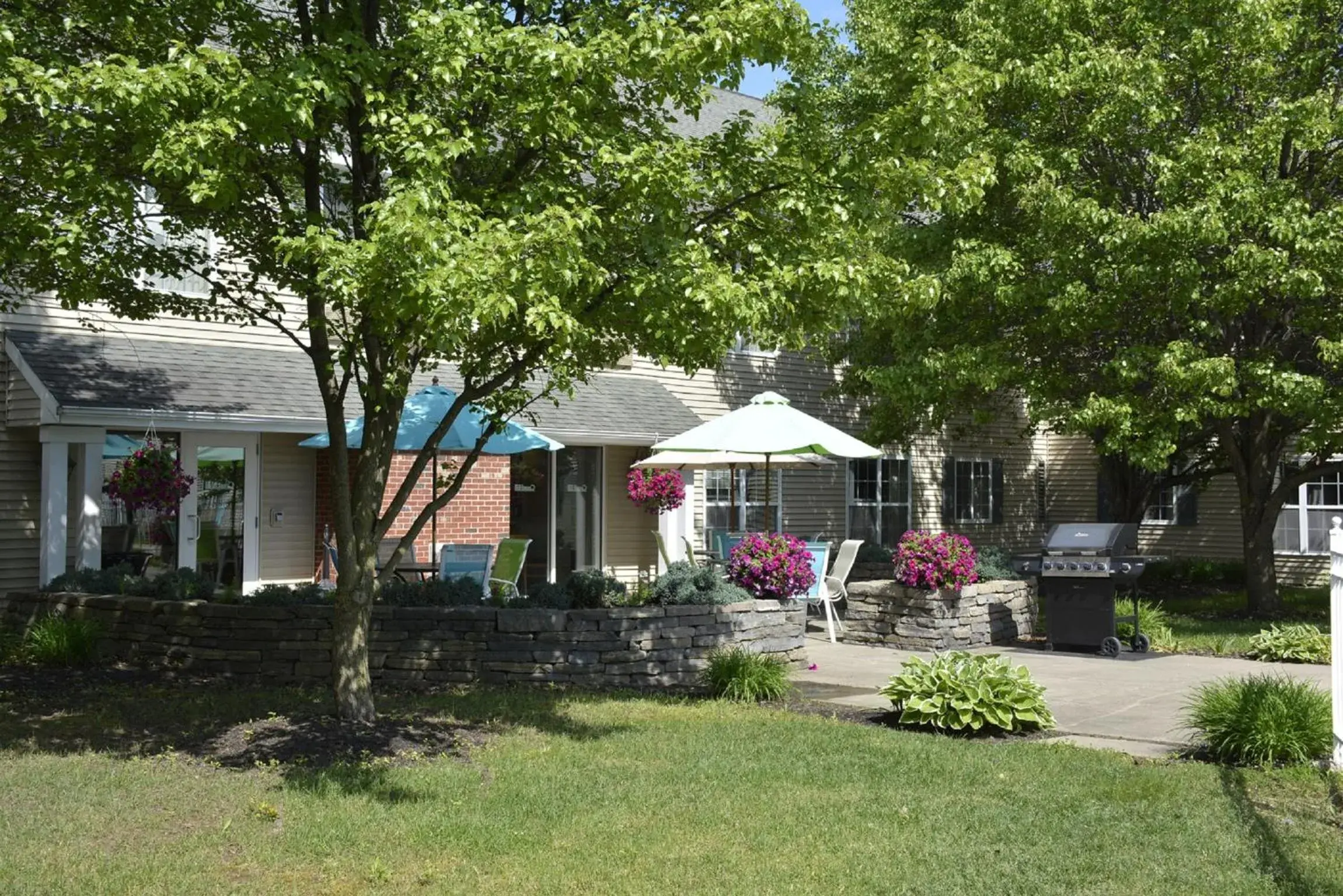 Patio in Cresthill Suites Syracuse Patio in Cresthill Suites Syracuse