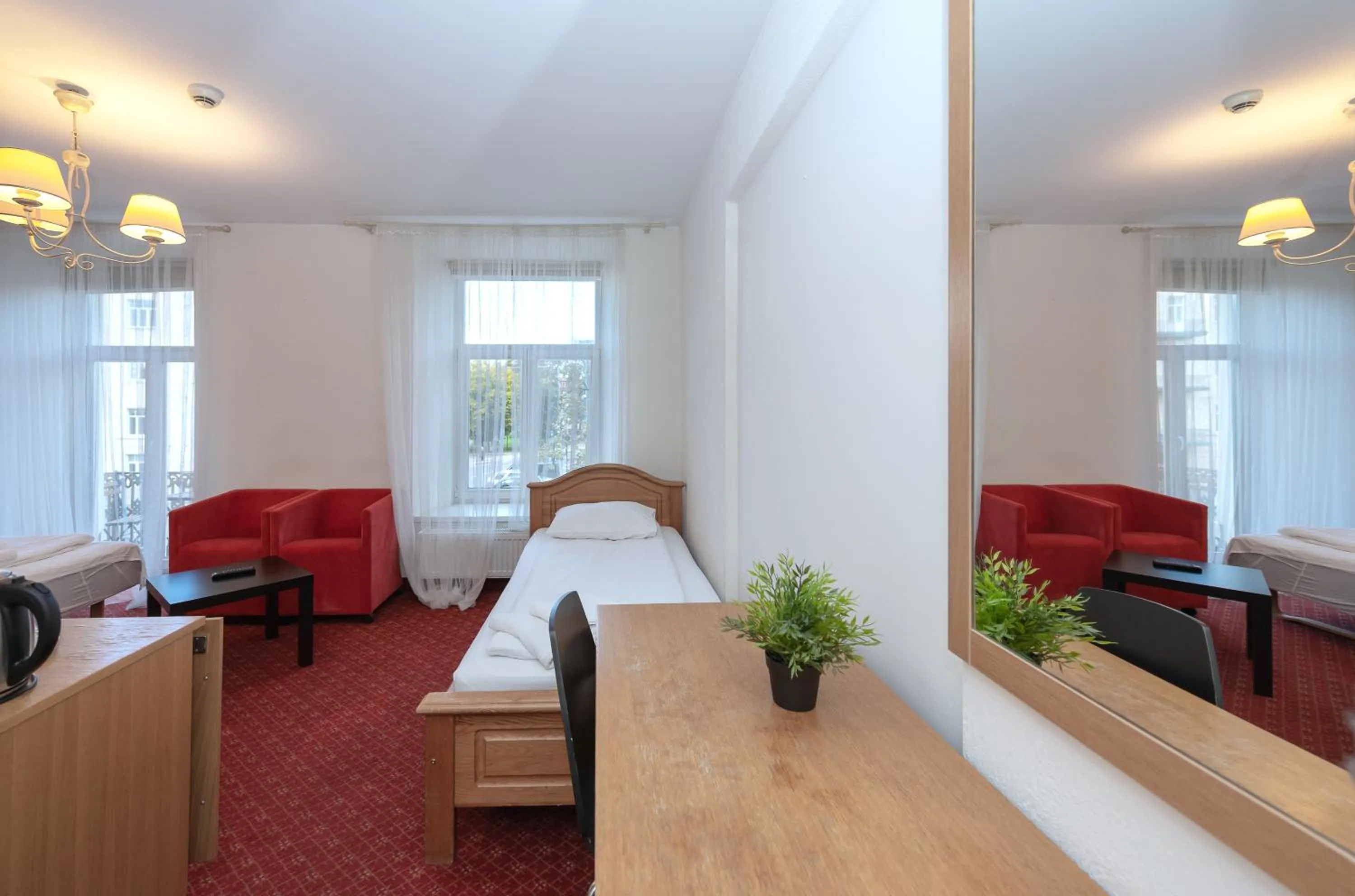 Seating area, Bed in Alexa Old Town