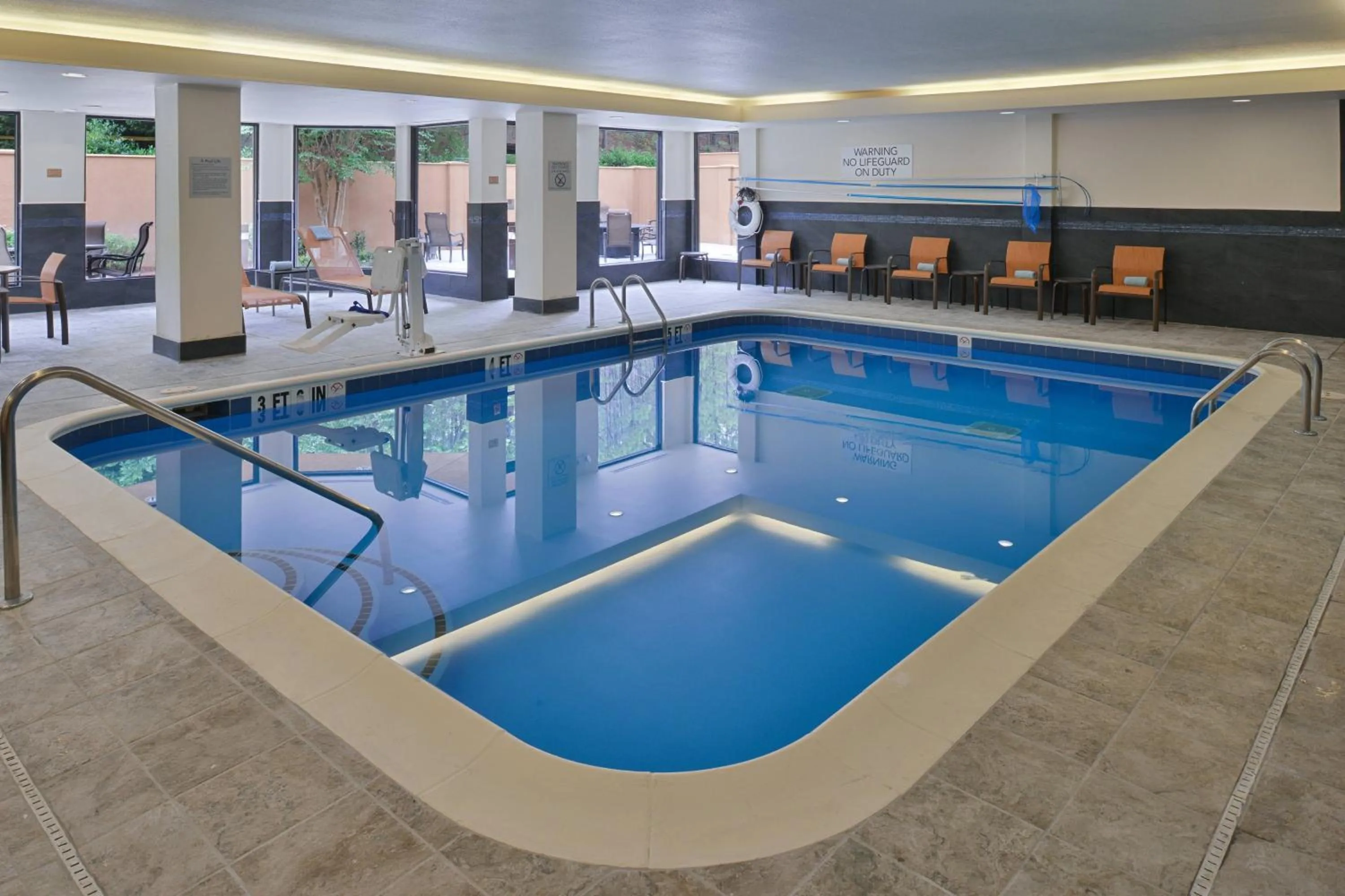 Swimming pool in Courtyard Atlanta Suwanee
