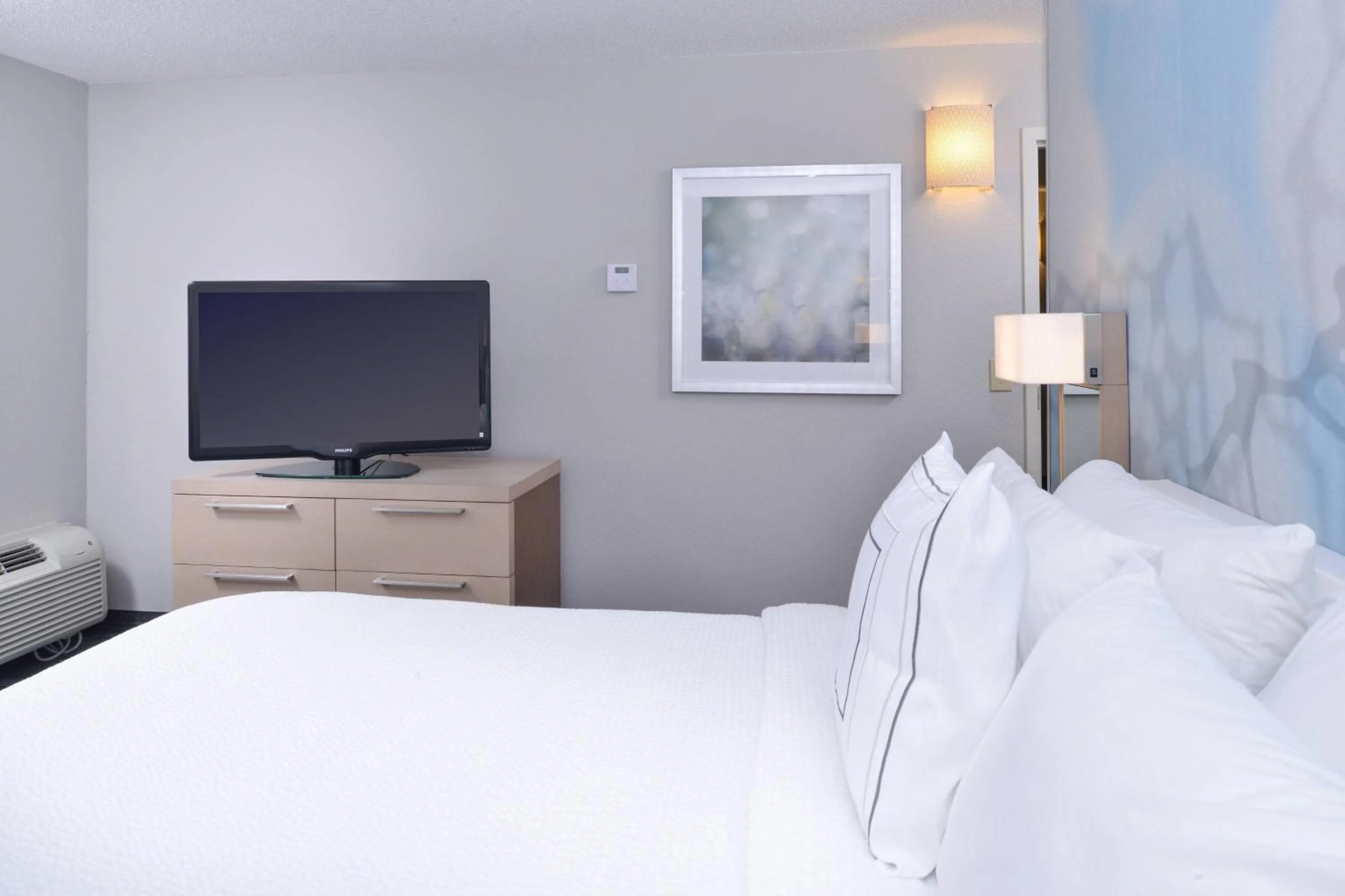 Bedroom, Bed in Courtyard Atlanta Suwanee