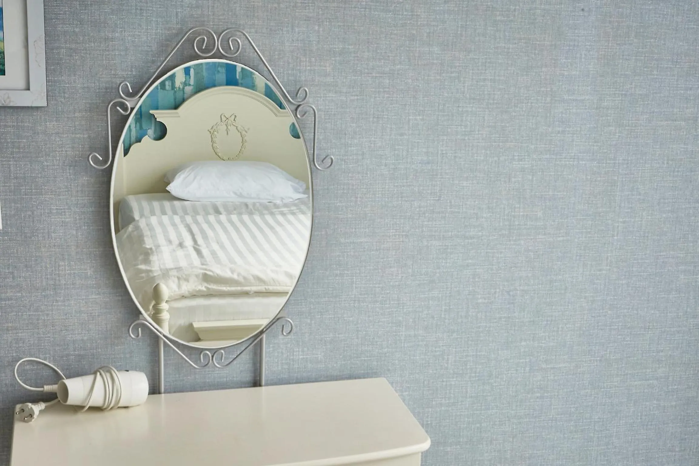 Photo of the whole room in Guest 145