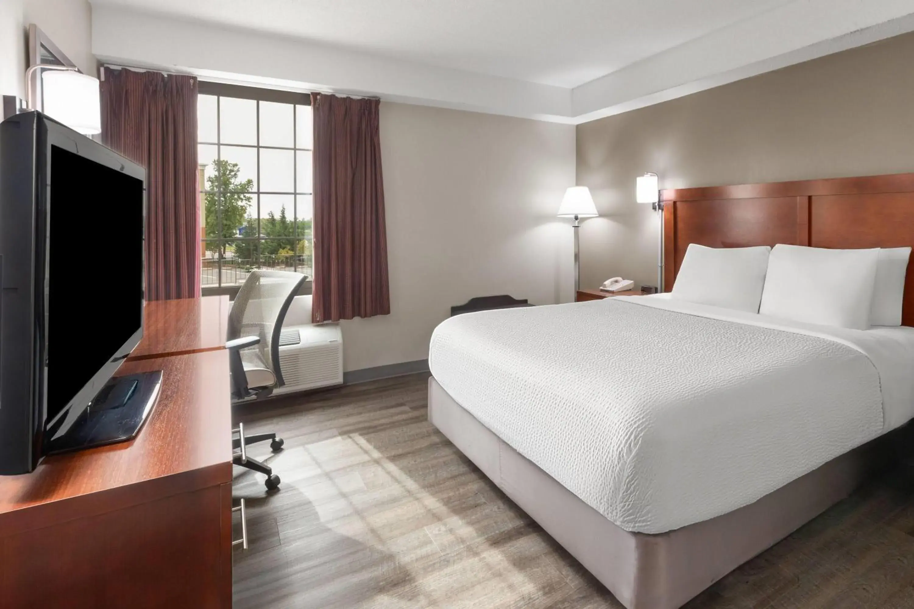 Photo of the whole room, Bed in Days Inn by Wyndham Dumfries Quantico Photo of the whole room, Bed in Days Inn by Wyndham Dumfries Quantico