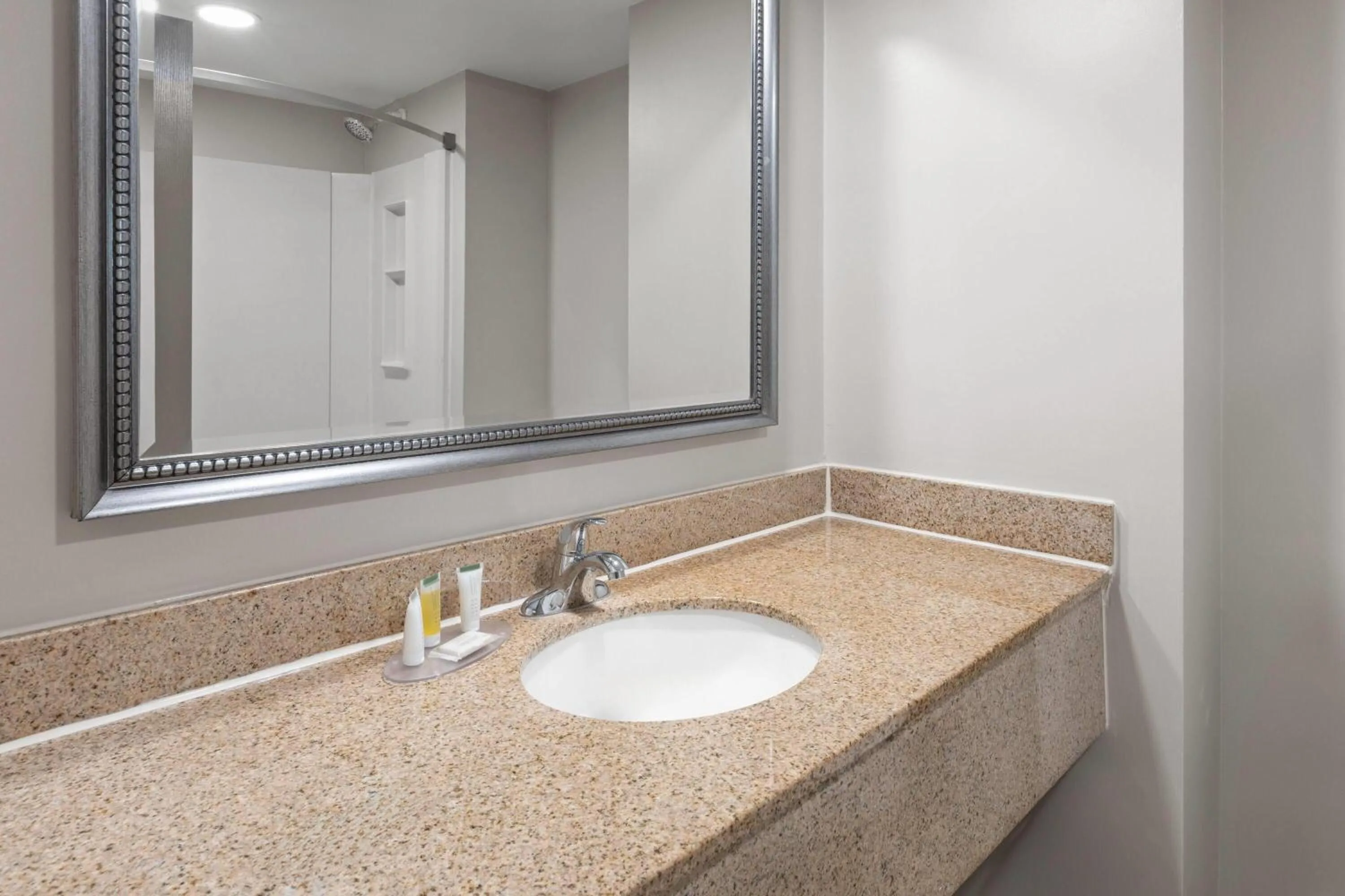 Bathroom in Days Inn by Wyndham Dumfries Quantico