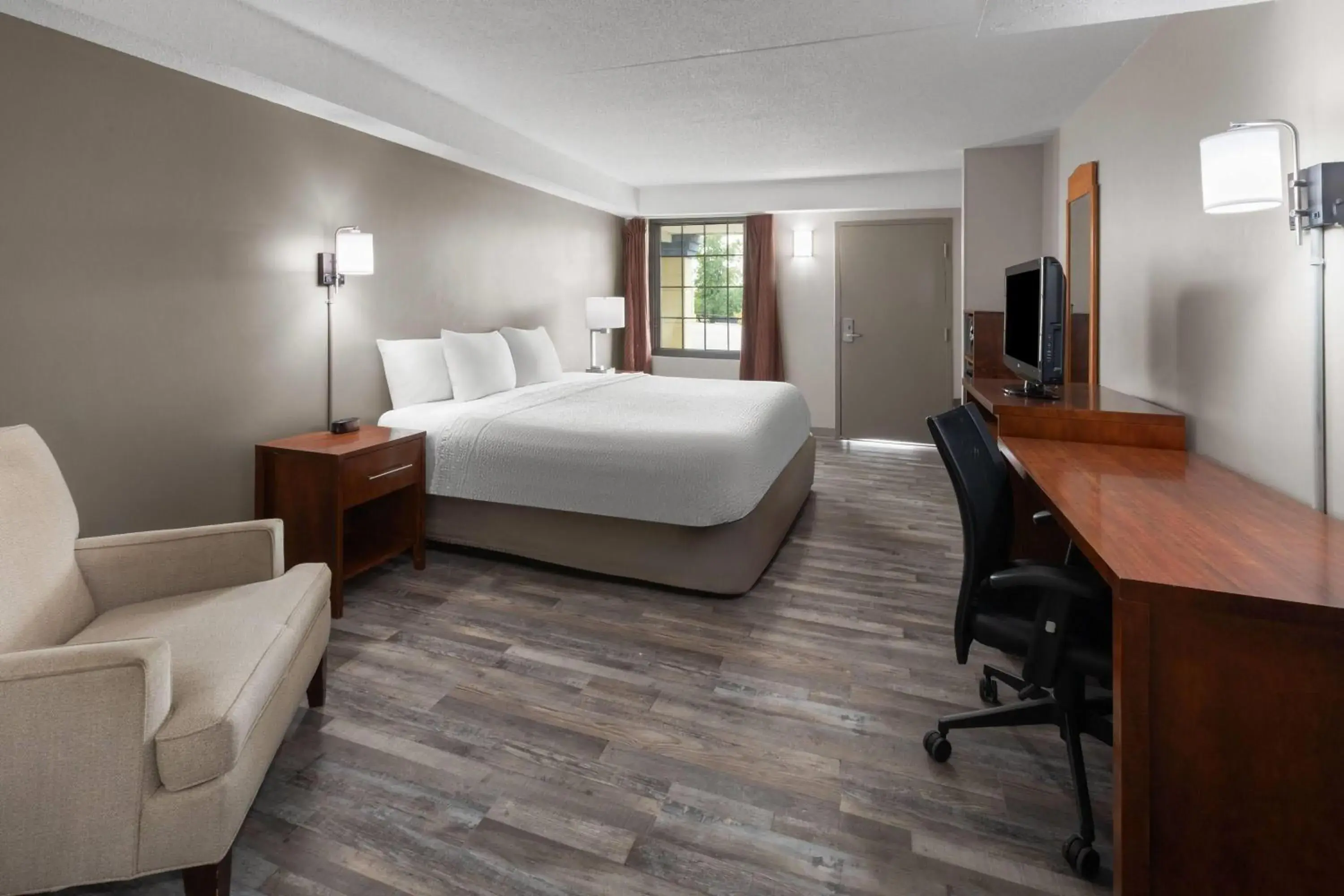 Photo of the whole room, Bed in Days Inn by Wyndham Dumfries Quantico Photo of the whole room, Bed in Days Inn by Wyndham Dumfries Quantico