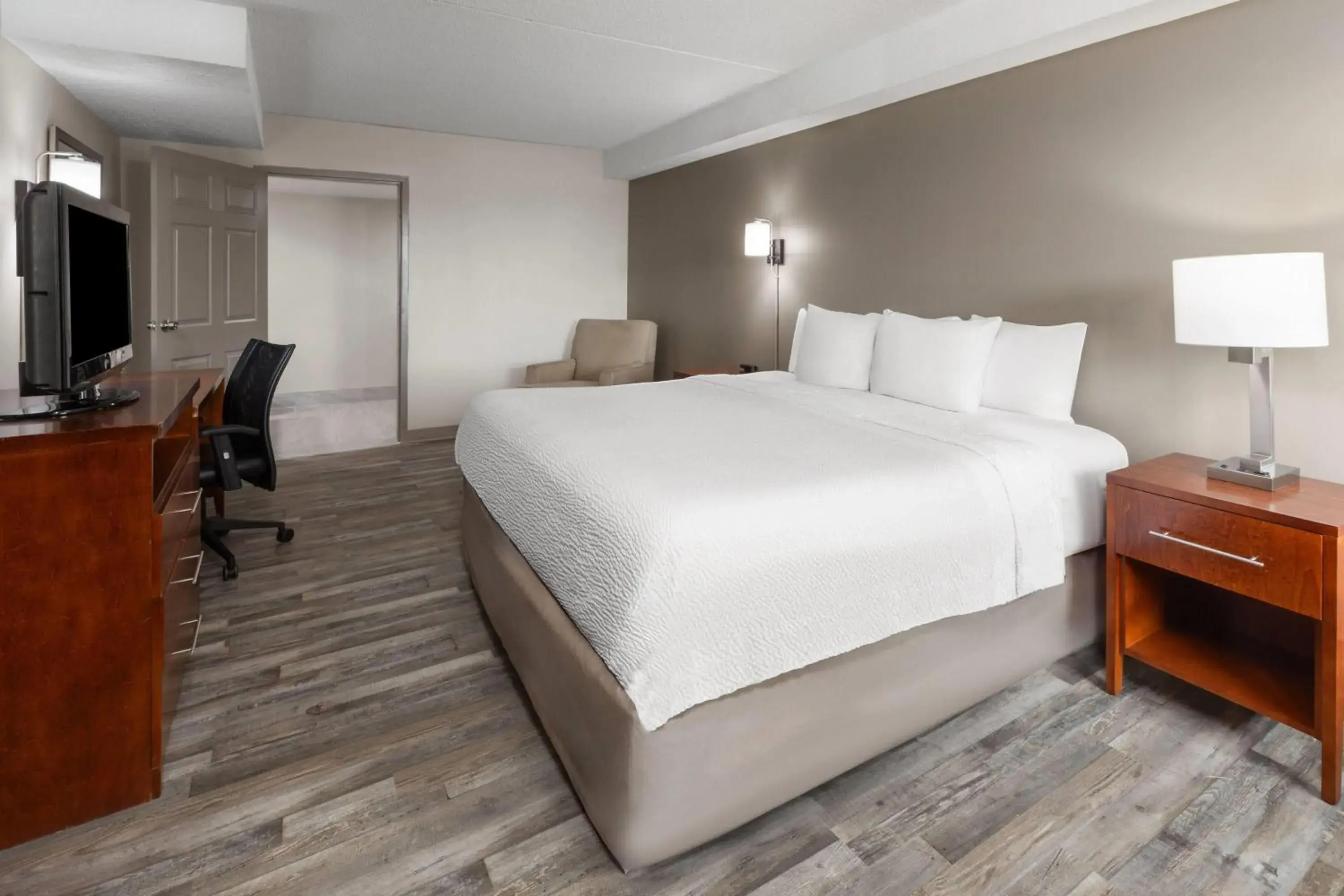 Photo of the whole room, Bed in Days Inn by Wyndham Dumfries Quantico Photo of the whole room, Bed in Days Inn by Wyndham Dumfries Quantico