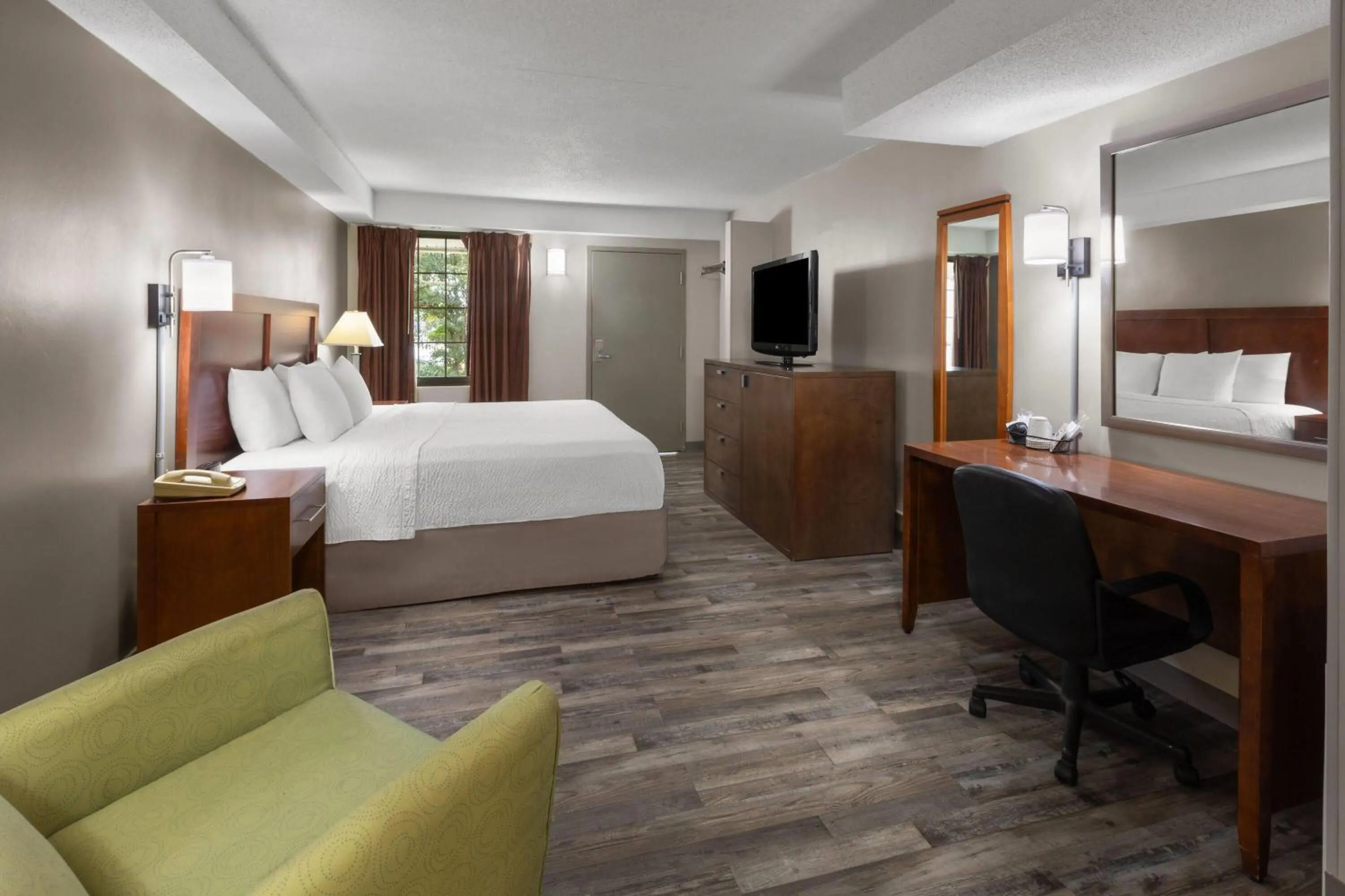 Photo of the whole room, Bed in Days Inn by Wyndham Dumfries Quantico