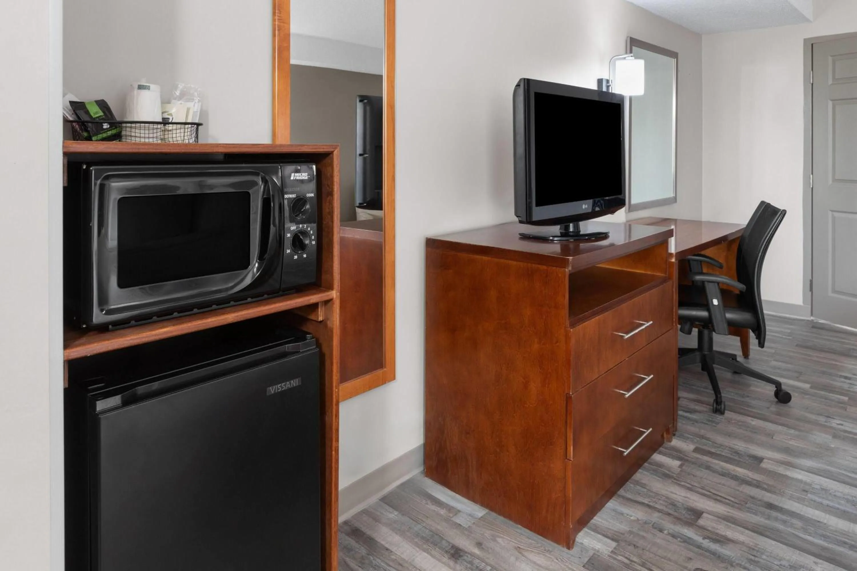 Photo of the whole room in Days Inn by Wyndham Dumfries Quantico