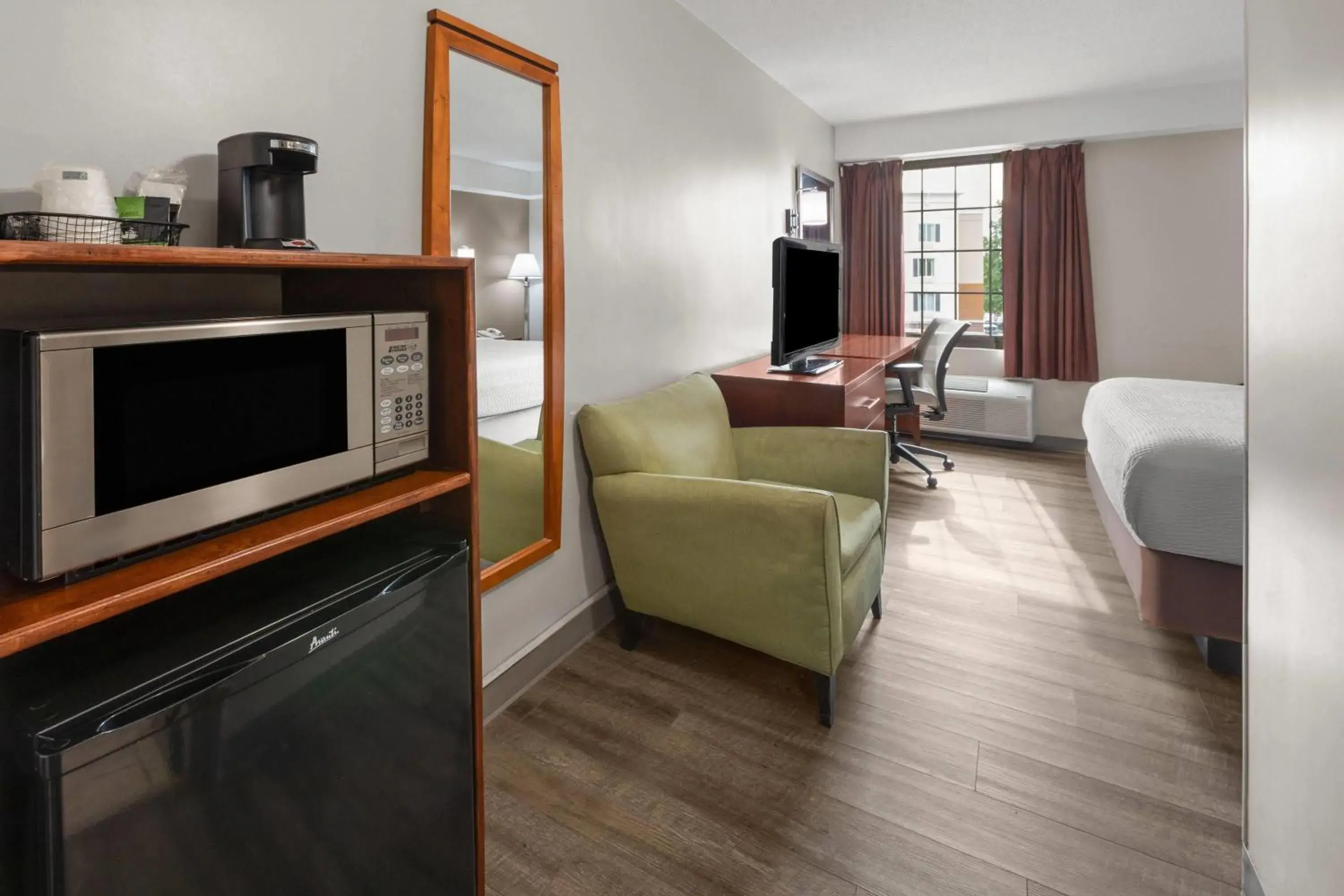 Photo of the whole room in Days Inn by Wyndham Dumfries Quantico Photo of the whole room in Days Inn by Wyndham Dumfries Quantico