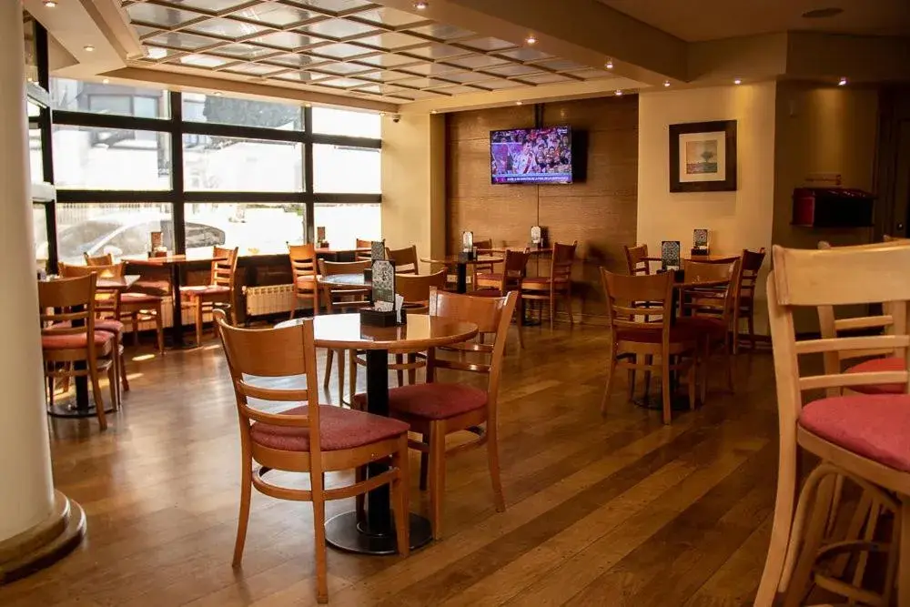 Lounge or bar in Austral Express Lounge or bar in Austral Express