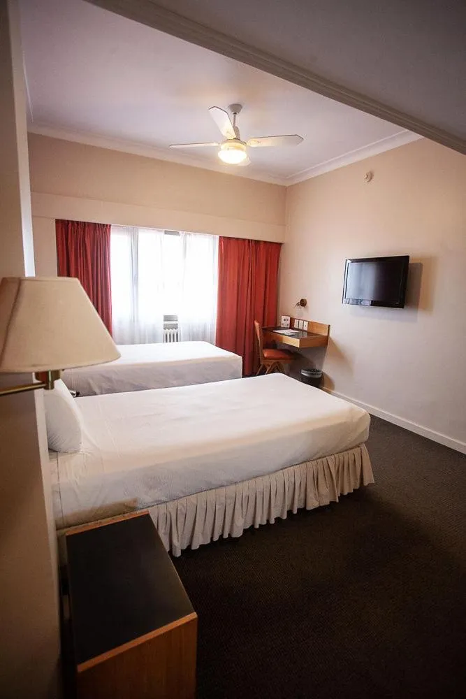 Bedroom, Bed in Austral Express