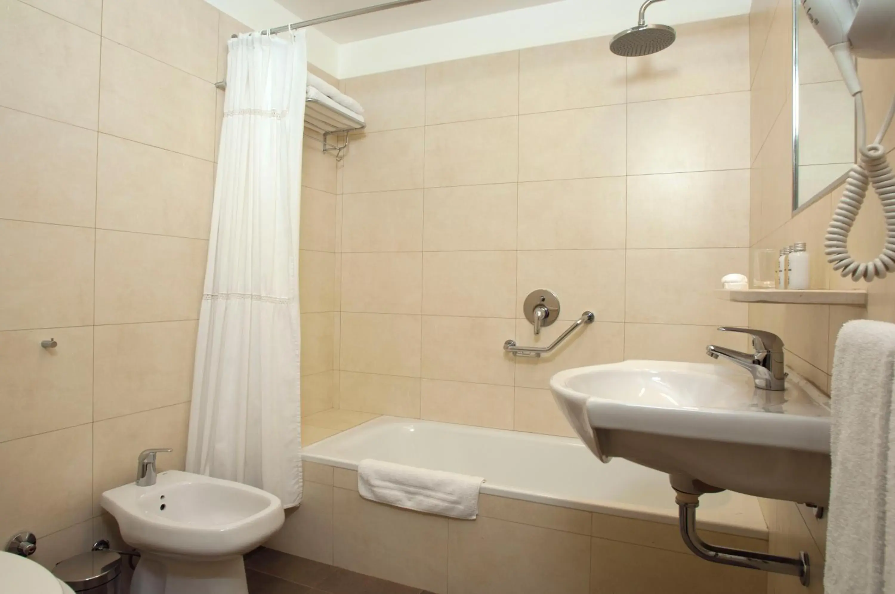 Double Room - single occupancy in Austral Express Double Room - single occupancy in Austral Express