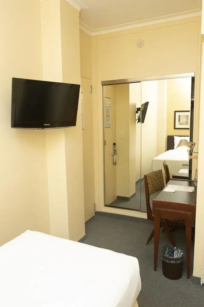 Twin Room - single occupancy in Austral Express Twin Room - single occupancy in Austral Express